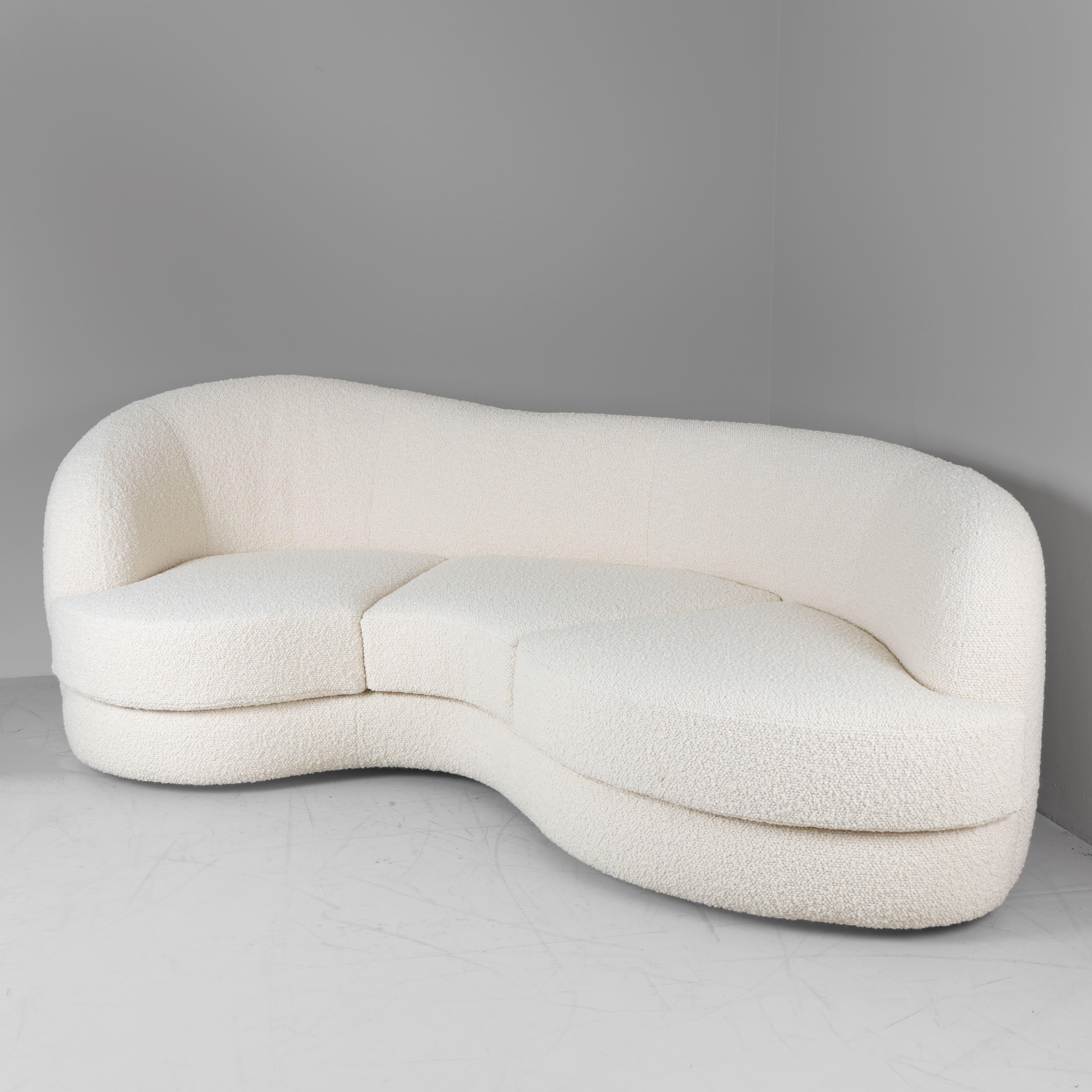 Mid-Century Modern White bean sofa in bouclé, 1960 For Sale