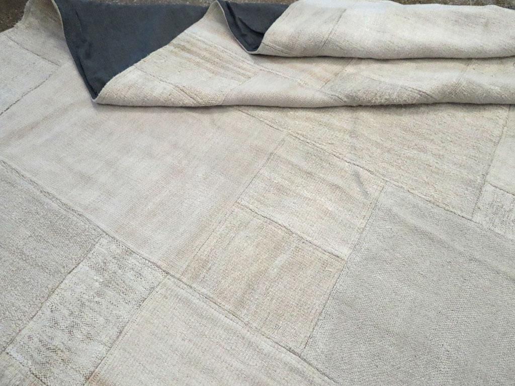 White & Beige Contemporary Handmade Turkish Flatweave Kilim Room Size Carpet For Sale 4