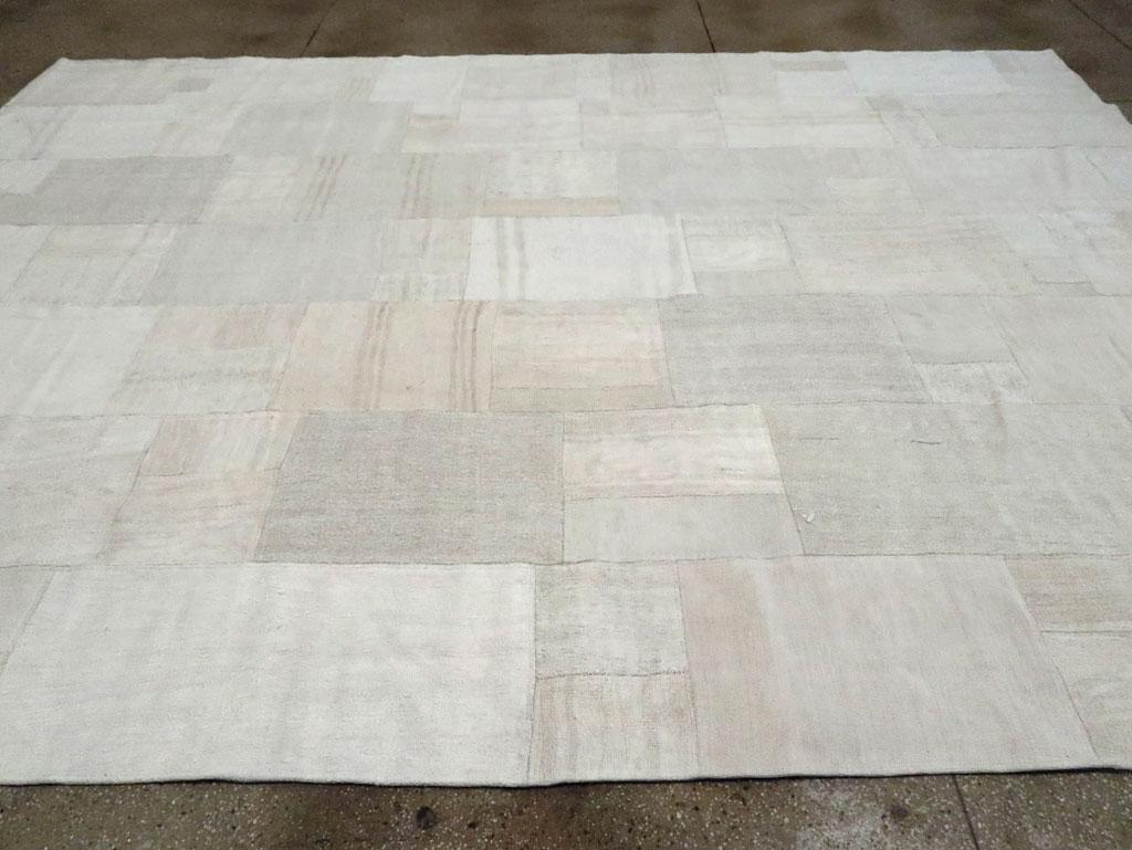 White & Beige Contemporary Handmade Turkish Flatweave Kilim Room Size Carpet For Sale 1