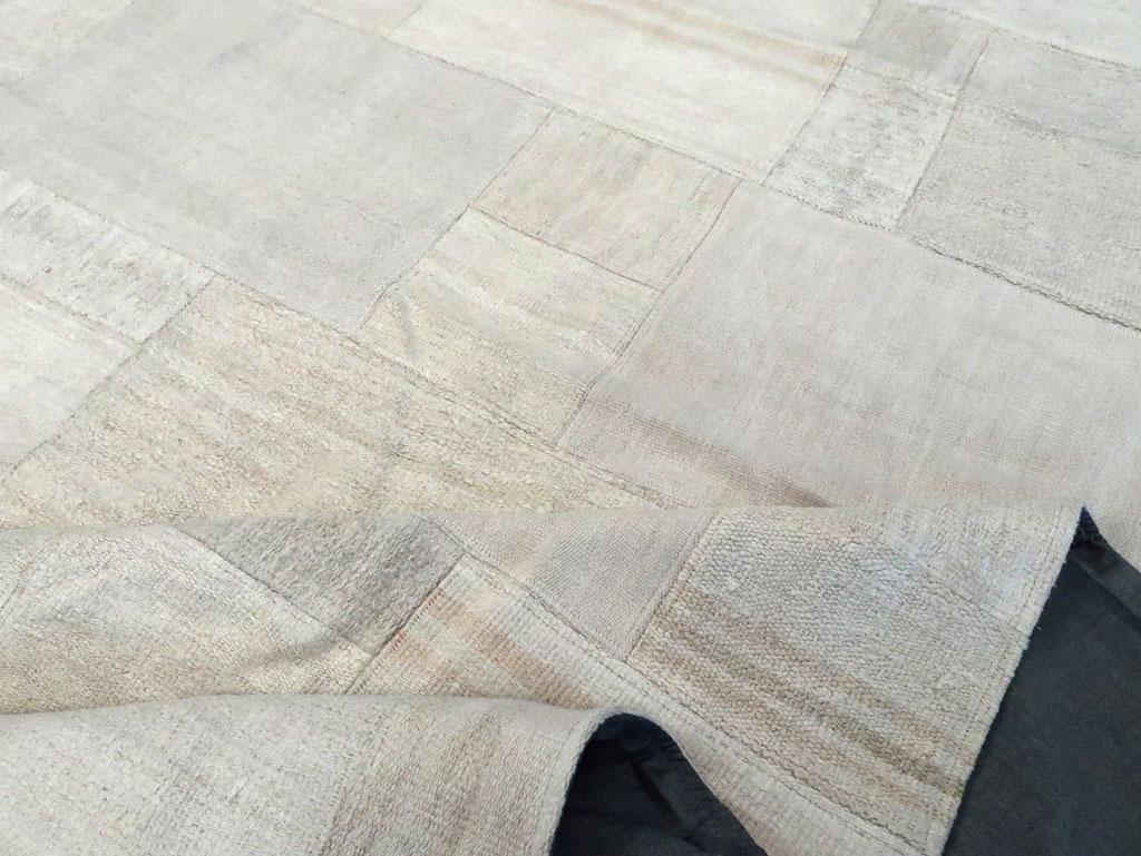 Alfombra Turca Contemporánea Blanca y Beige de Tejido Plano Kilim Tamaño Habitación en venta 1
