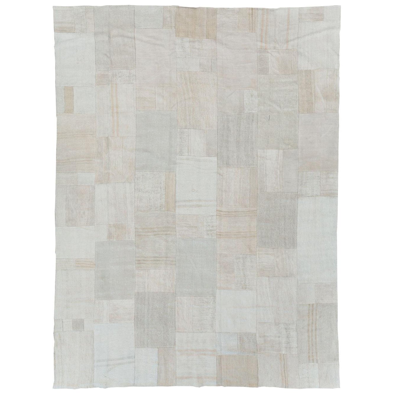 Tappeto Kilim contemporaneo bianco e beige, fatto a mano, a tessitura piatta, per una stanza