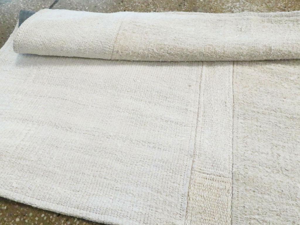 White & Beige Contemporary Handmade Turkish Flatweave Kilim Runner For Sale 4