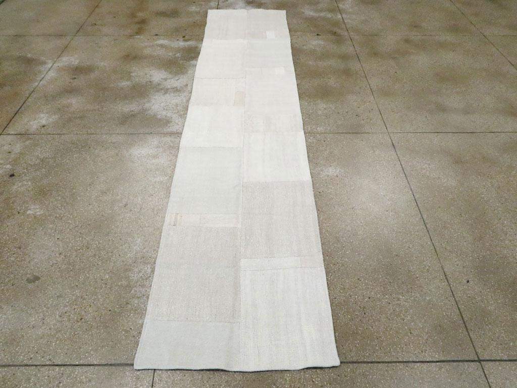 Hand-Woven White & Beige Contemporary Handmade Turkish Flatweave Kilim Runner For Sale