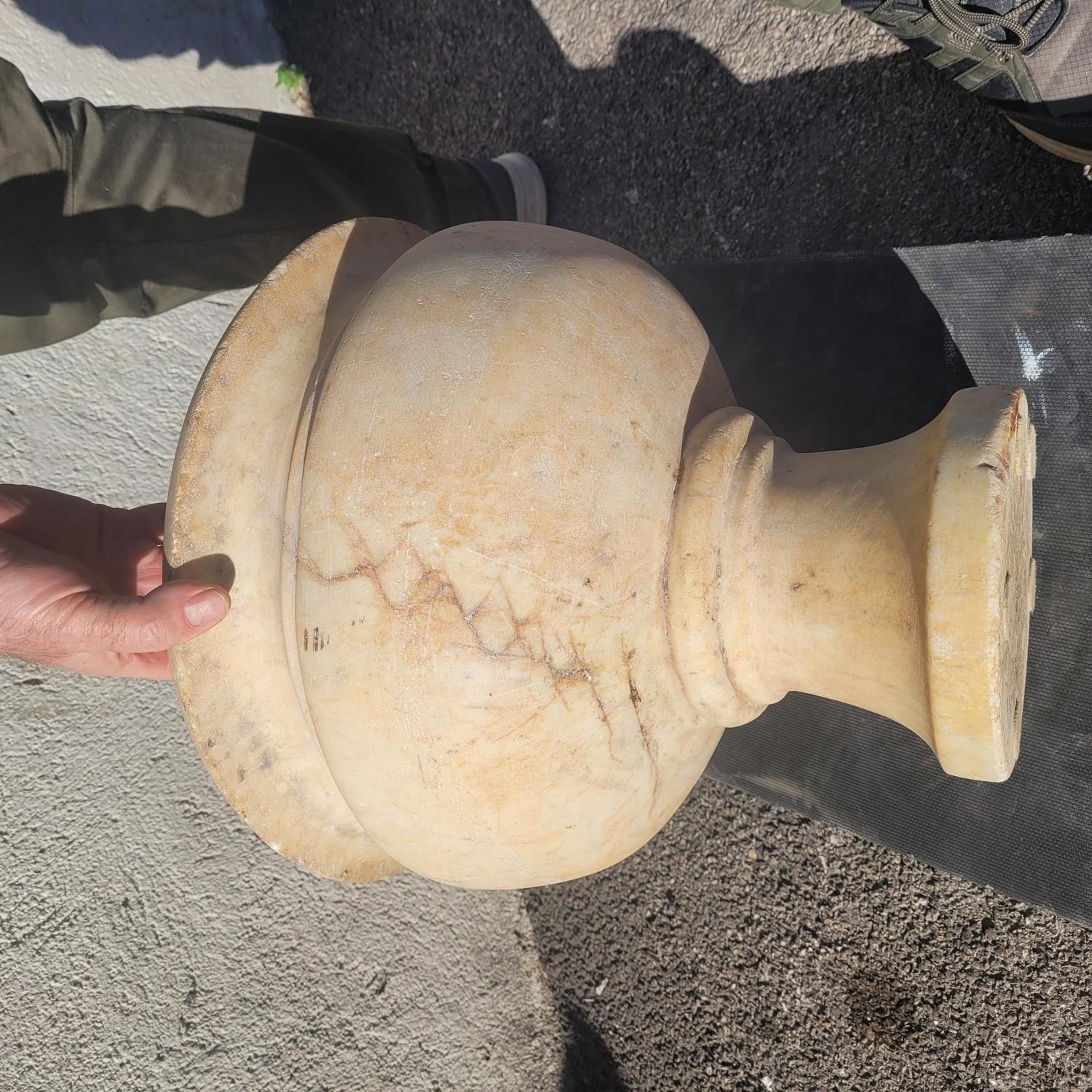 Sockel Basin aus weißem/beigefarbenem Marmor, 19. Jahrhundert im Angebot 11