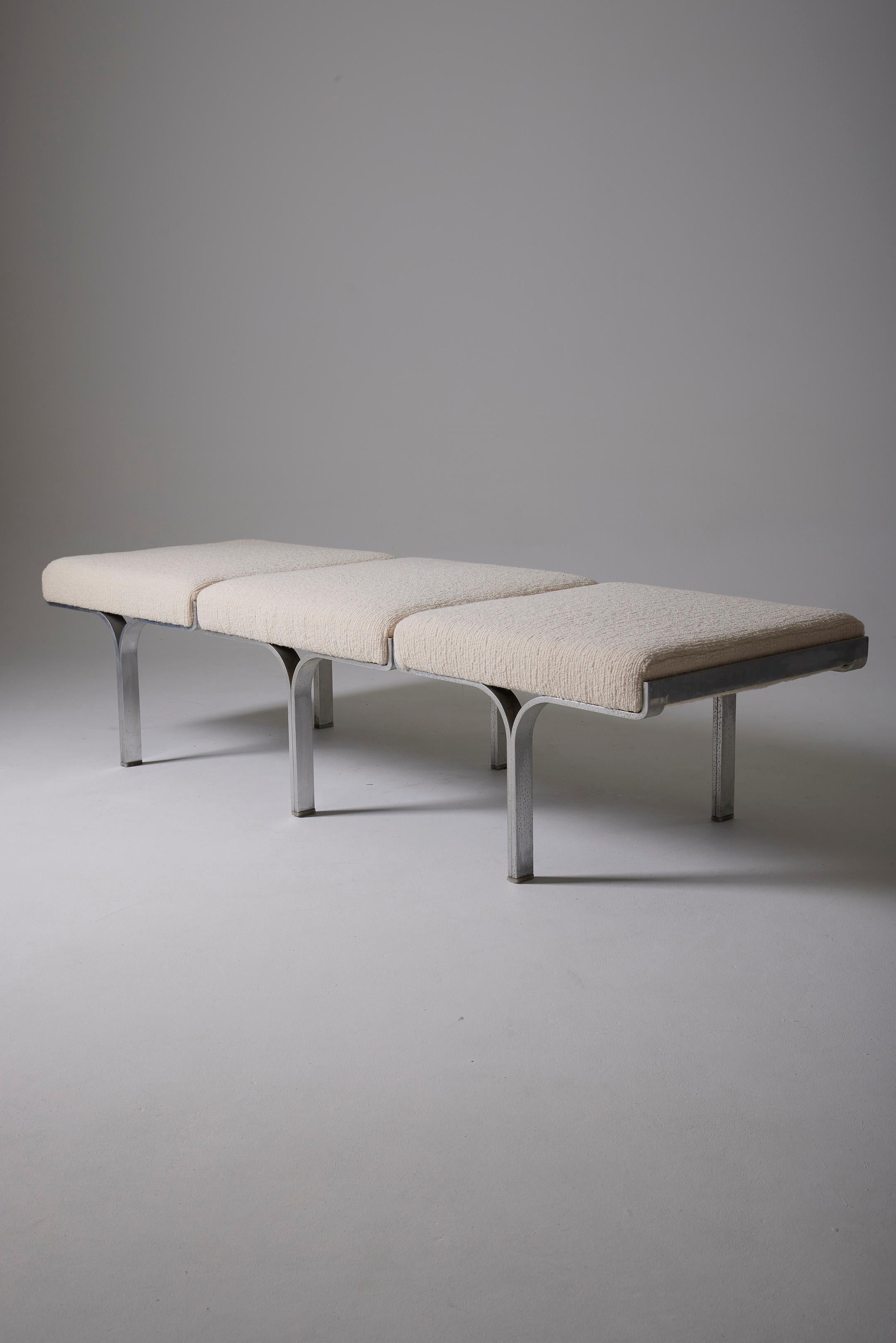 White bench by John Behringer In Excellent Condition For Sale In PARIS, FR