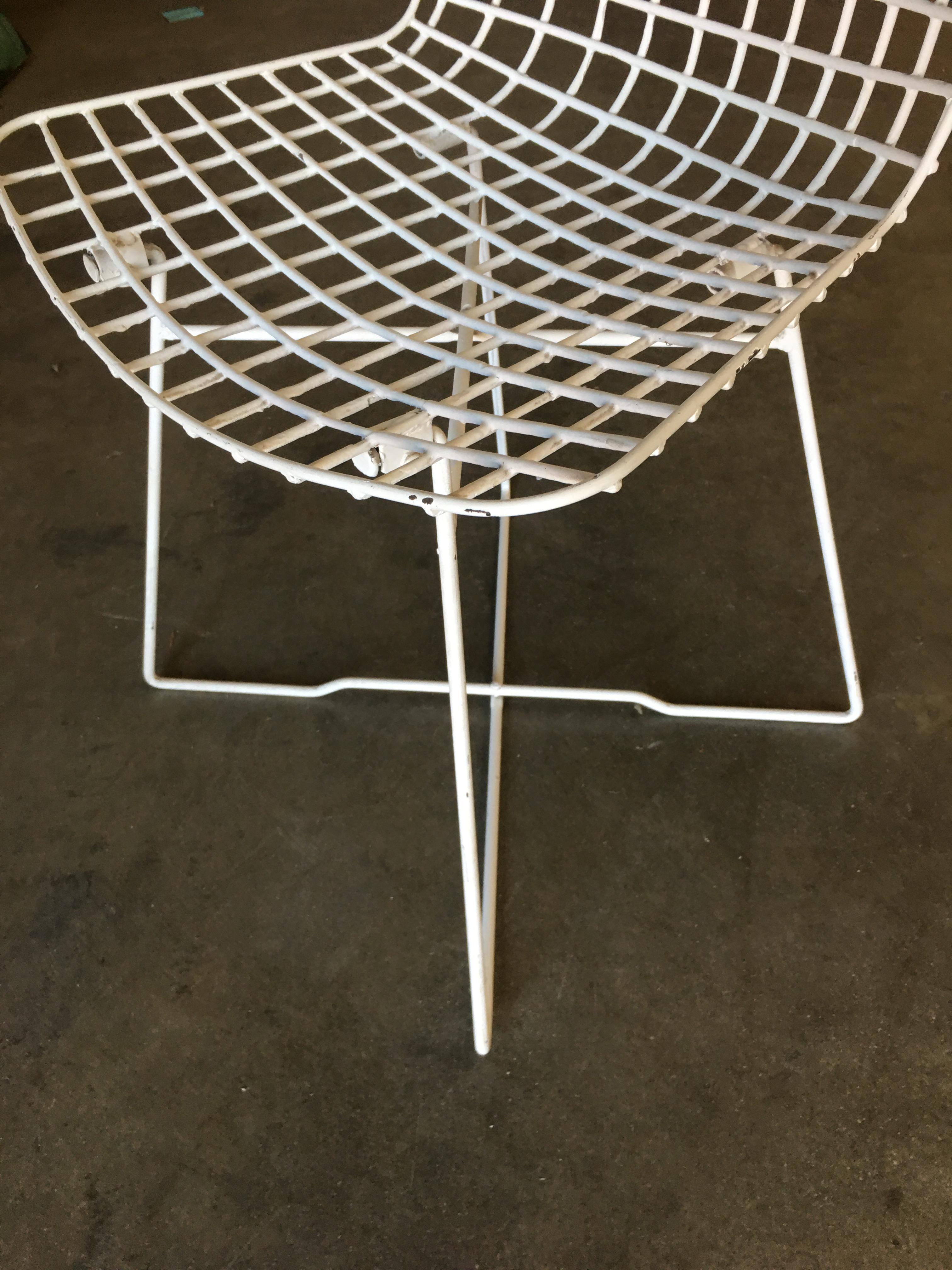Mid-Century Modern White Bertoia Steel Wire Side Chair With 