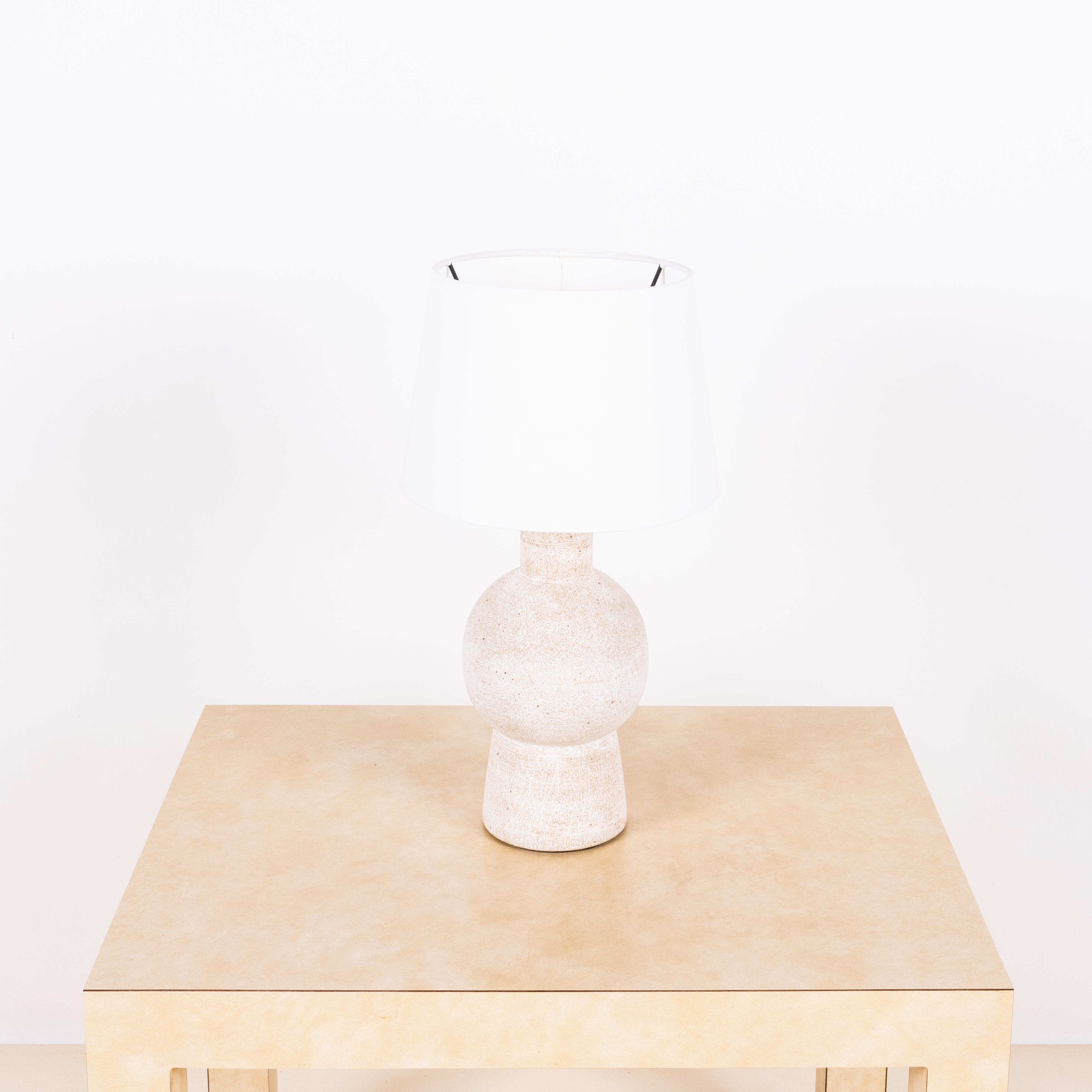 Français Paire de lampes en grès blanc 