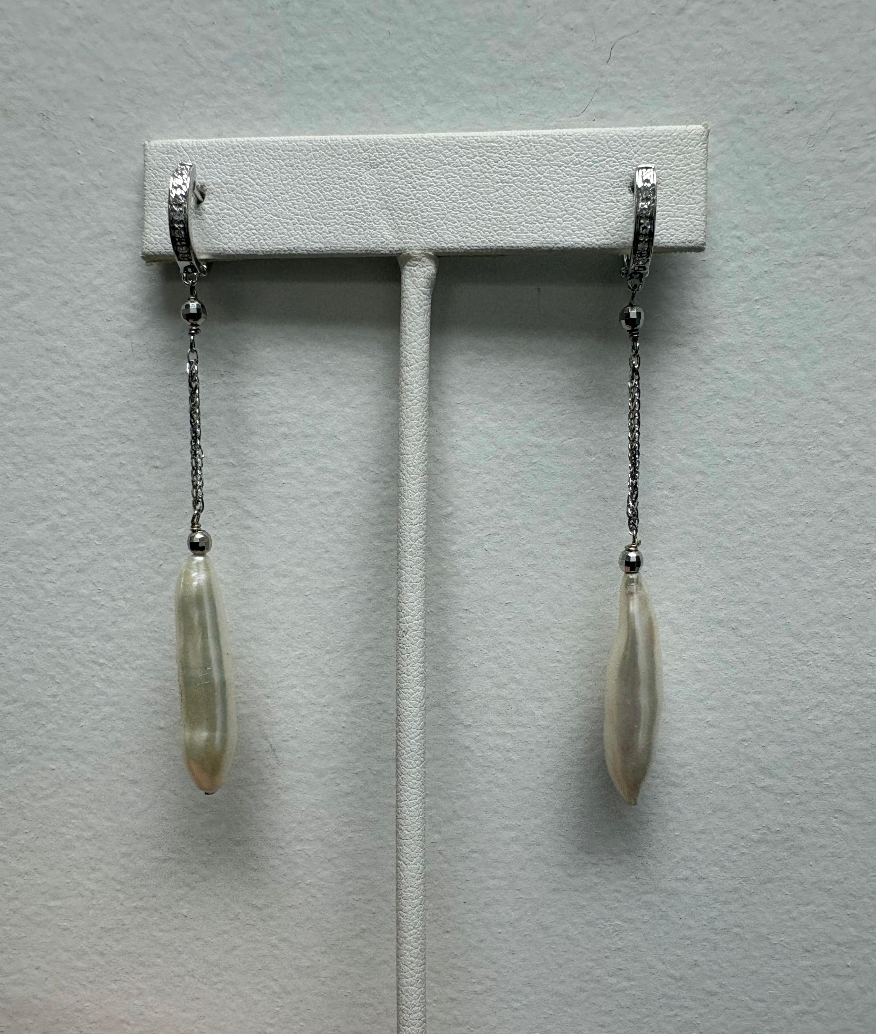Pendientes de perlas blancas Biwa y diamantes Paradizia en Nuevo estado para la venta en Laguna Beach, CA