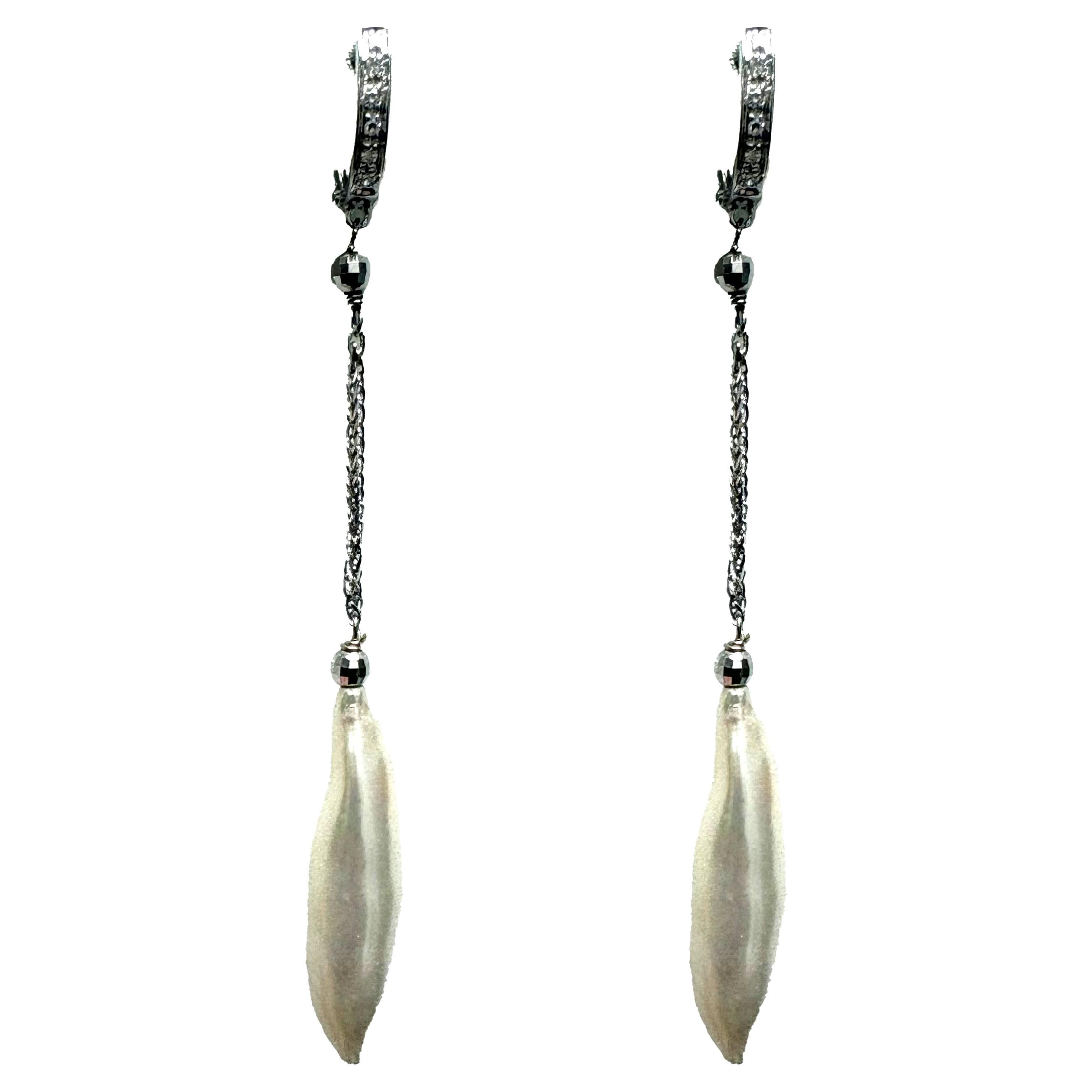 Boucles d'oreilles Paradizia en perles bâtonnets de Biwa blanches et diamants en vente