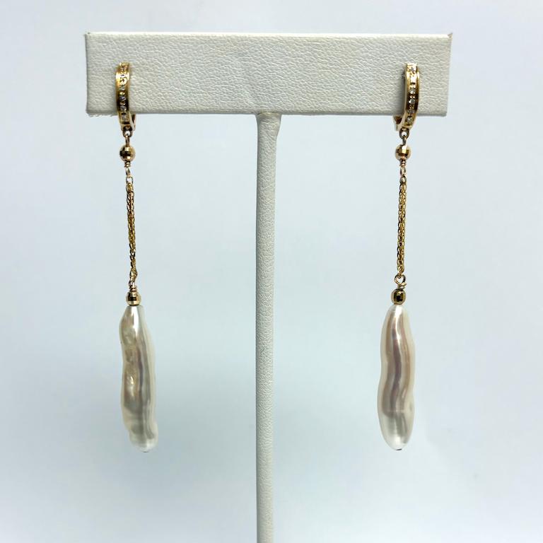 Boucles d'oreilles Paradizia en perles bâtonnets de Biwa blanches avec diamants Neuf - En vente à Laguna Beach, CA