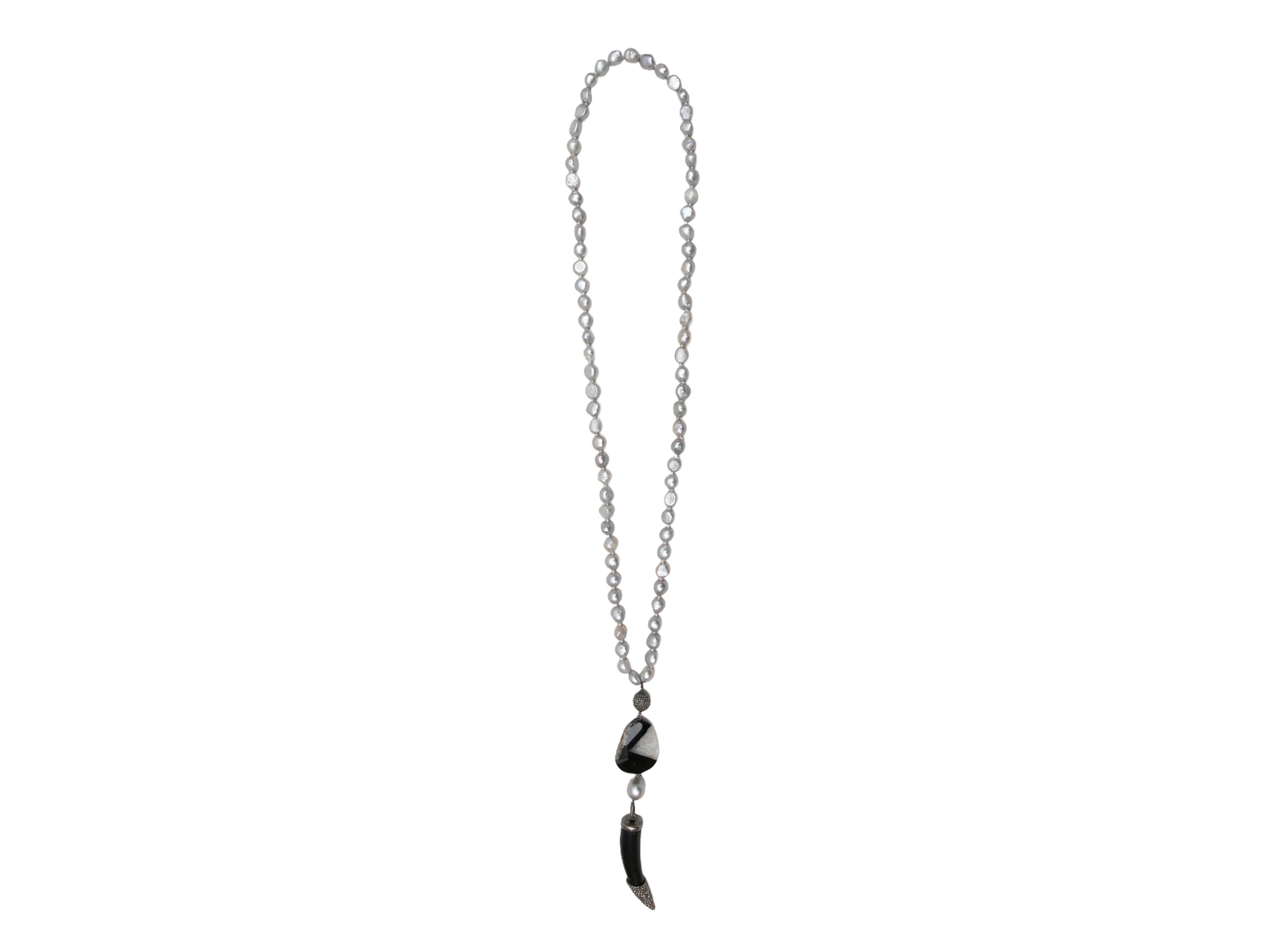 Collana con perle di Bavna bianche e nere, onice e diamanti Pave Horn In condizioni buone in vendita a New York, NY
