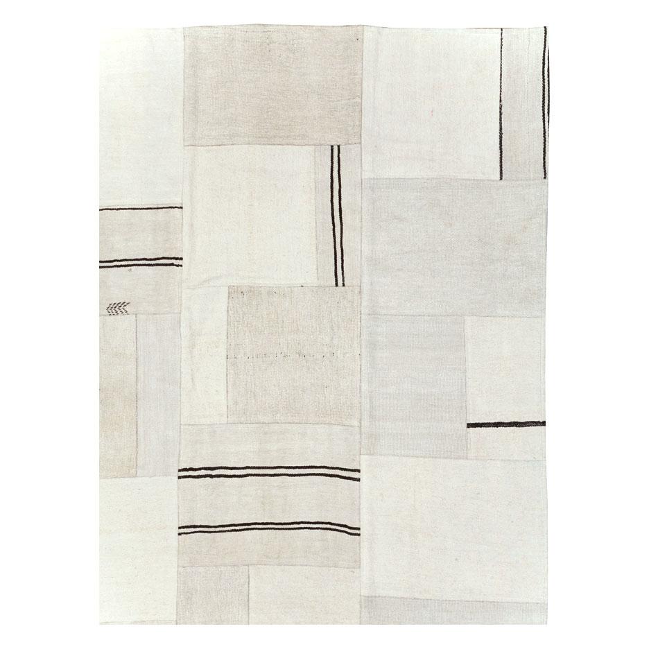 Bauhaus Tappeto Kilim contemporaneo bianco e nero, fatto a mano e a trama piatta, per una stanza. in vendita