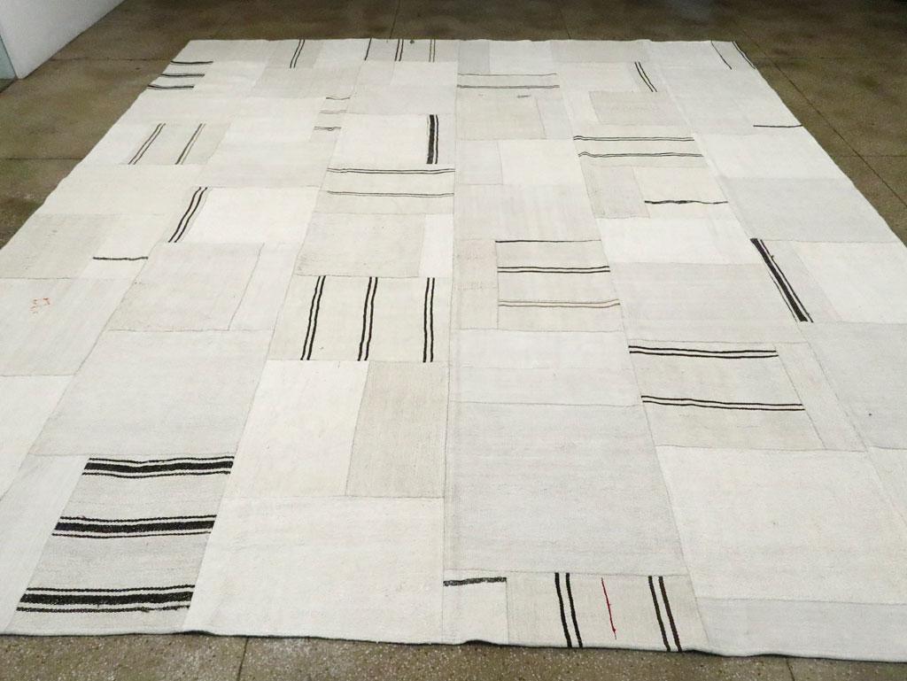 White & Black Contemporary Handmade Turkish Flatweave Kilim Room Size Carpet In New Condition For Sale In New York, NY