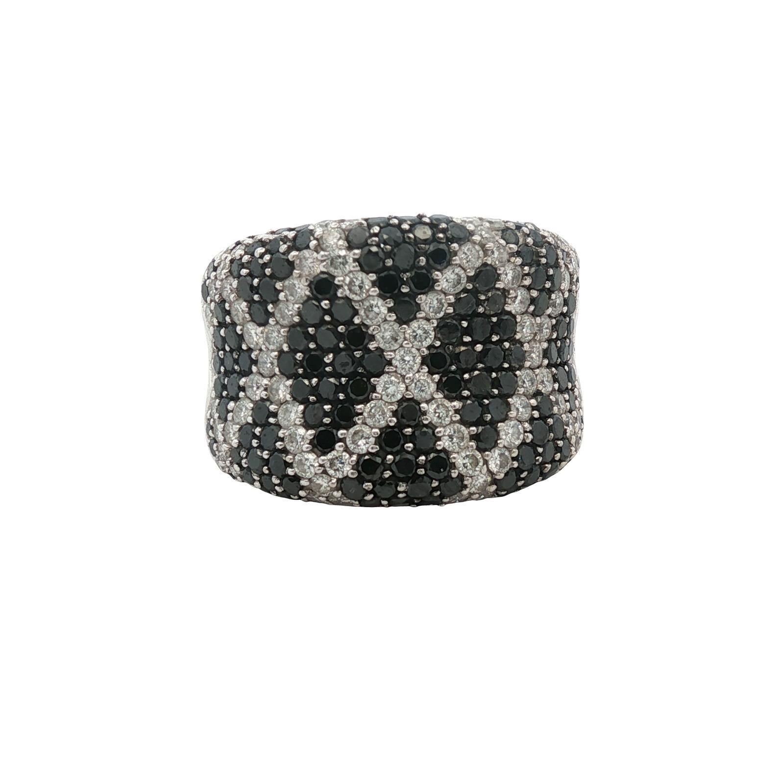 White & Black Diamond 14 Karat Gold Wide Band Ring Ring im Zustand „Hervorragend“ im Angebot in Boca Raton, FL