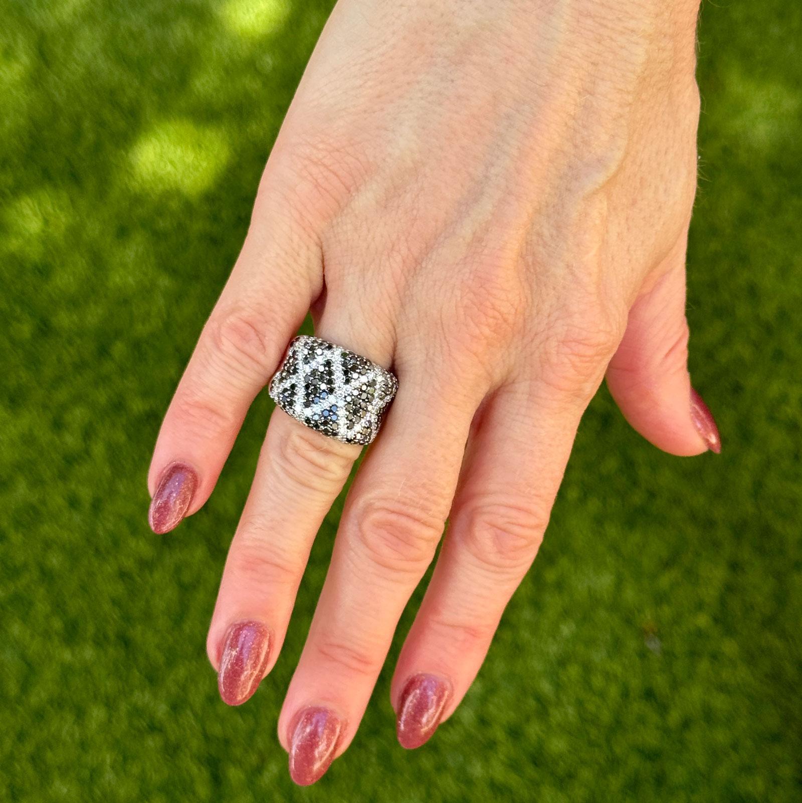 White & Black Diamond 14 Karat Gold Wide Band Ring Ring Damen im Angebot