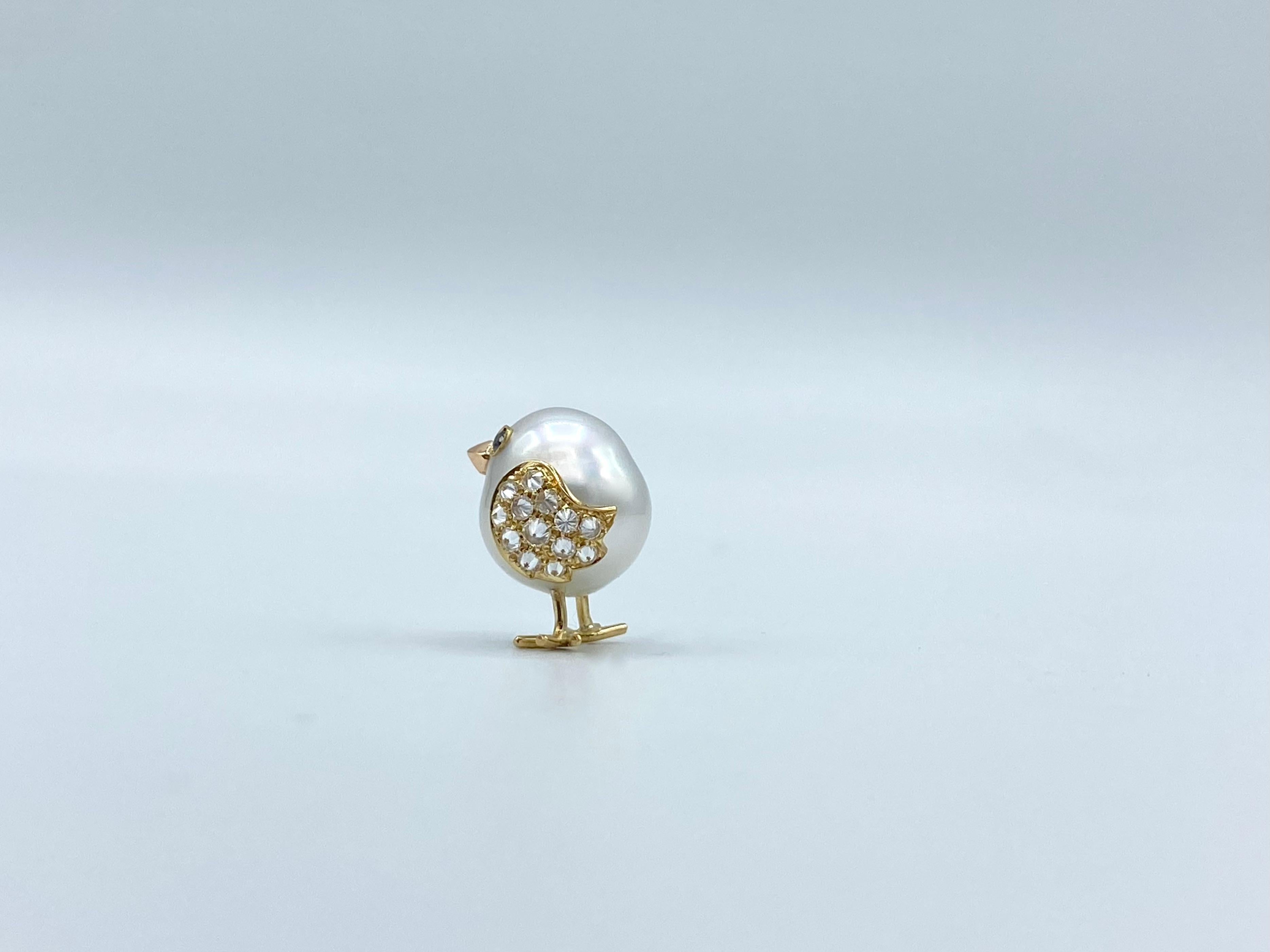 Round Cut White Black Diamond Australian Pearl 18Kt Gold  Chick Pin Brooch 