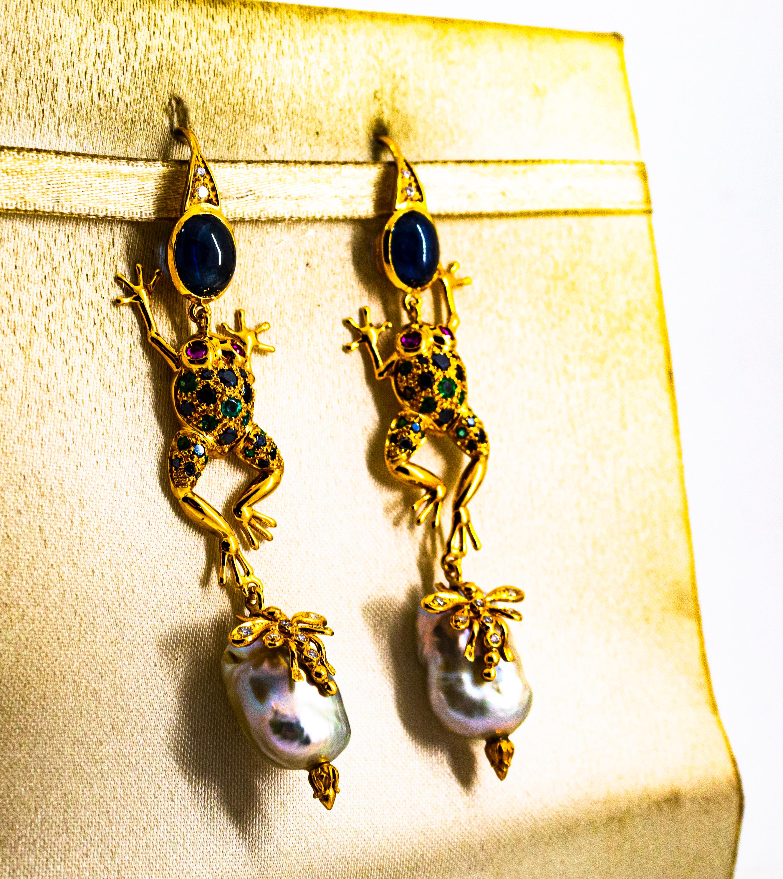 Gelbgold-Tropfenohrringe mit weißem, schwarzem Diamant, Smaragd, blauem Saphir, Rubin und Perle (Art nouveau) im Angebot