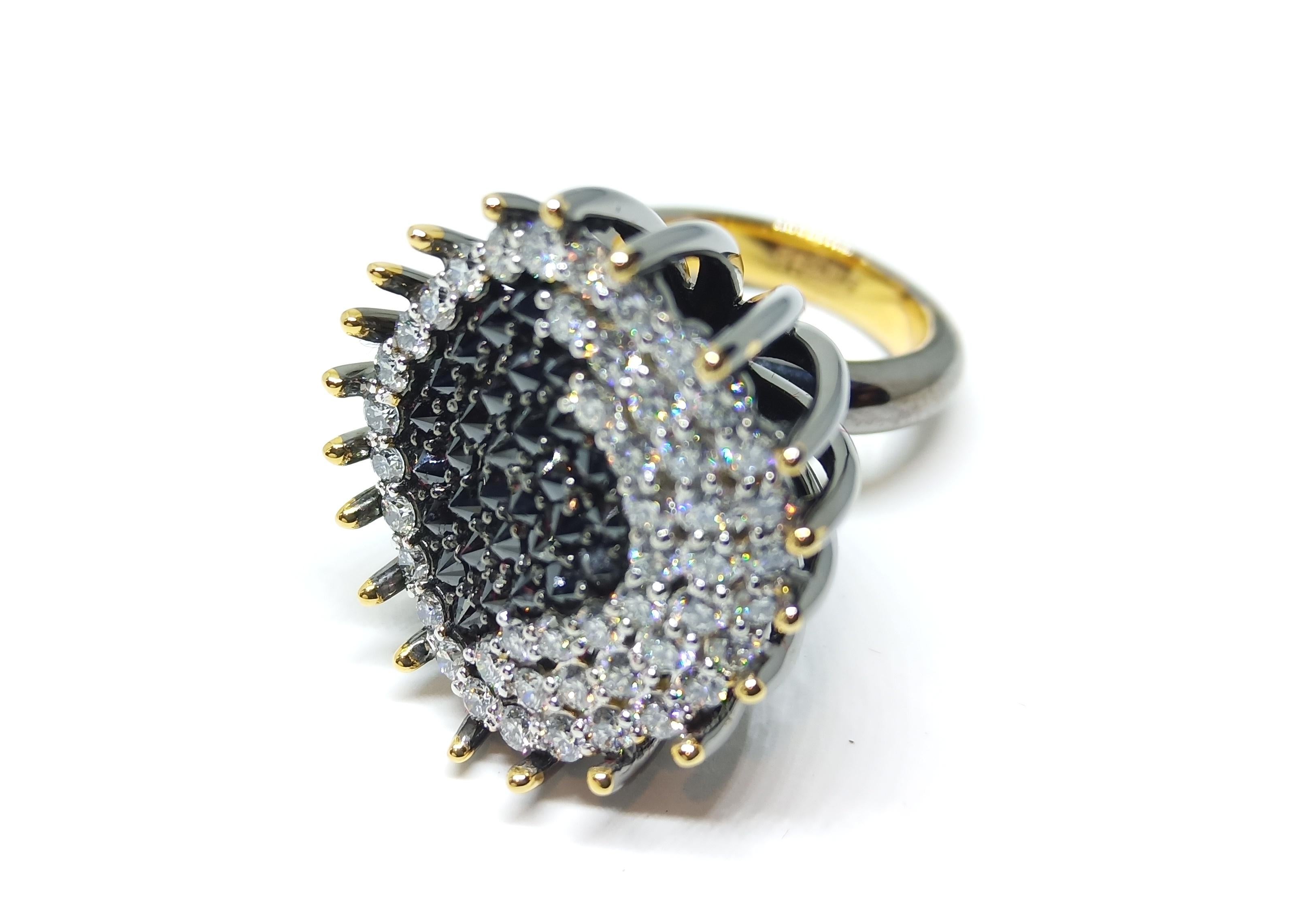 Beware People will Stare with Contemporary White and Black Diamond Gold Ring For Sale 5