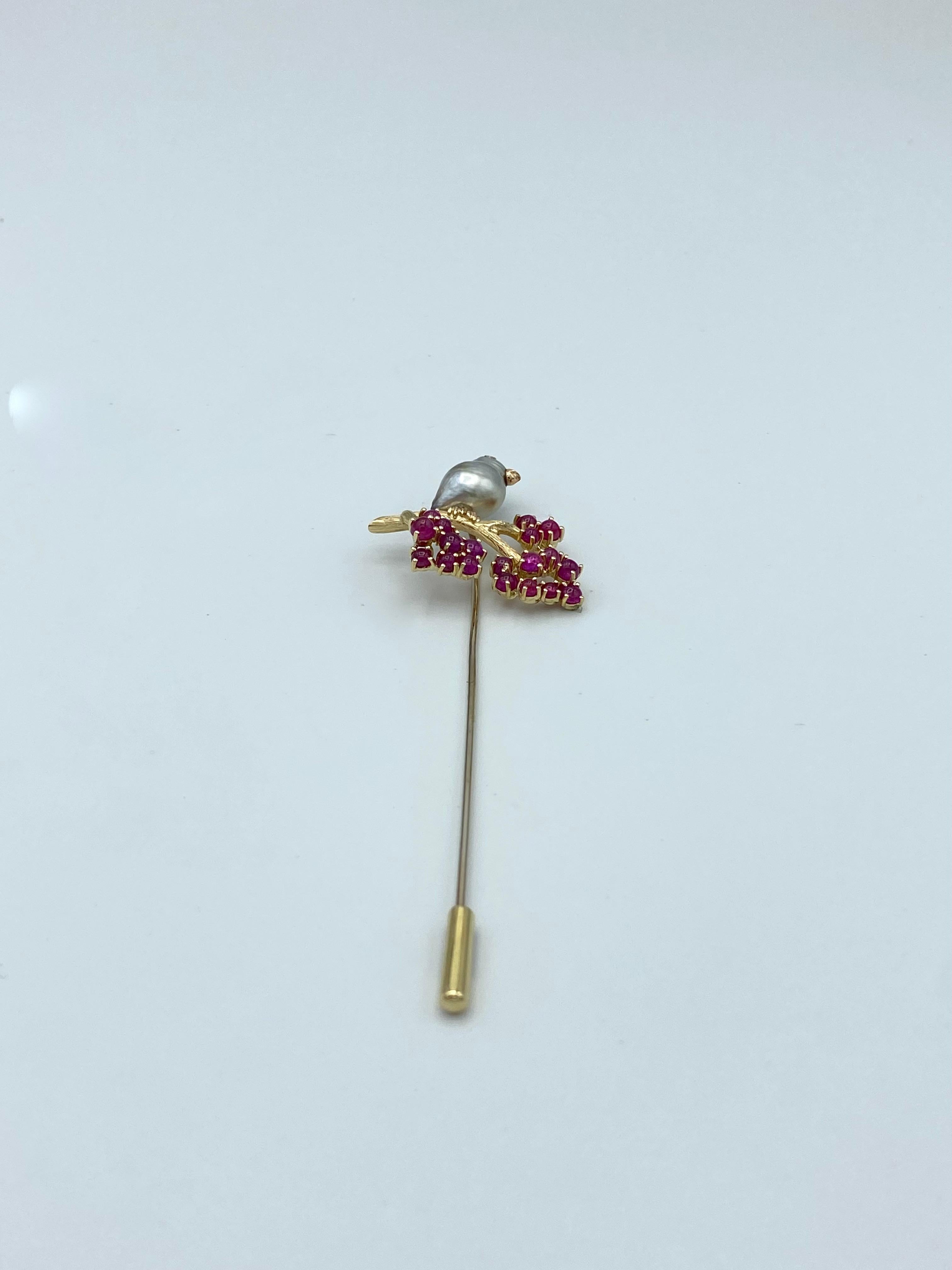 White Black Diamond Ruby 18kt Gold Keshi Tahitian Pearl Pin Stick Brooch In New Condition For Sale In Bussolengo, Verona
