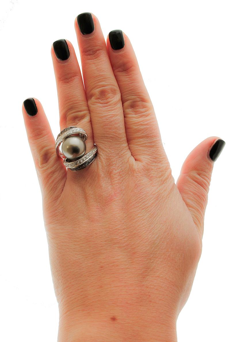 Round Cut White and Black Diamonds, Grey South Sea Pearl, 18 kt White Gold Ring