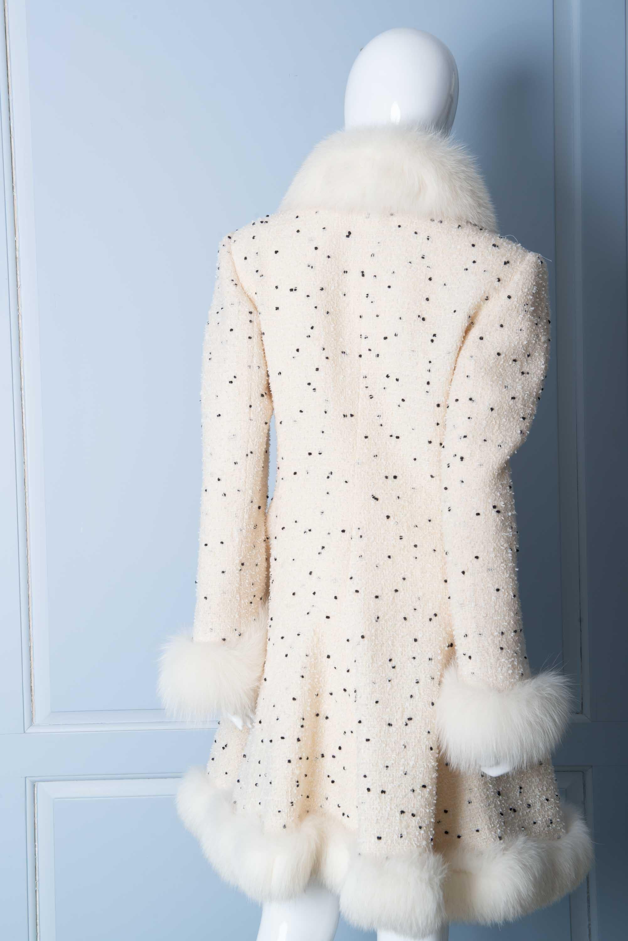 White & Black Dot Coat with Fox Fur Trim, Paris Damen