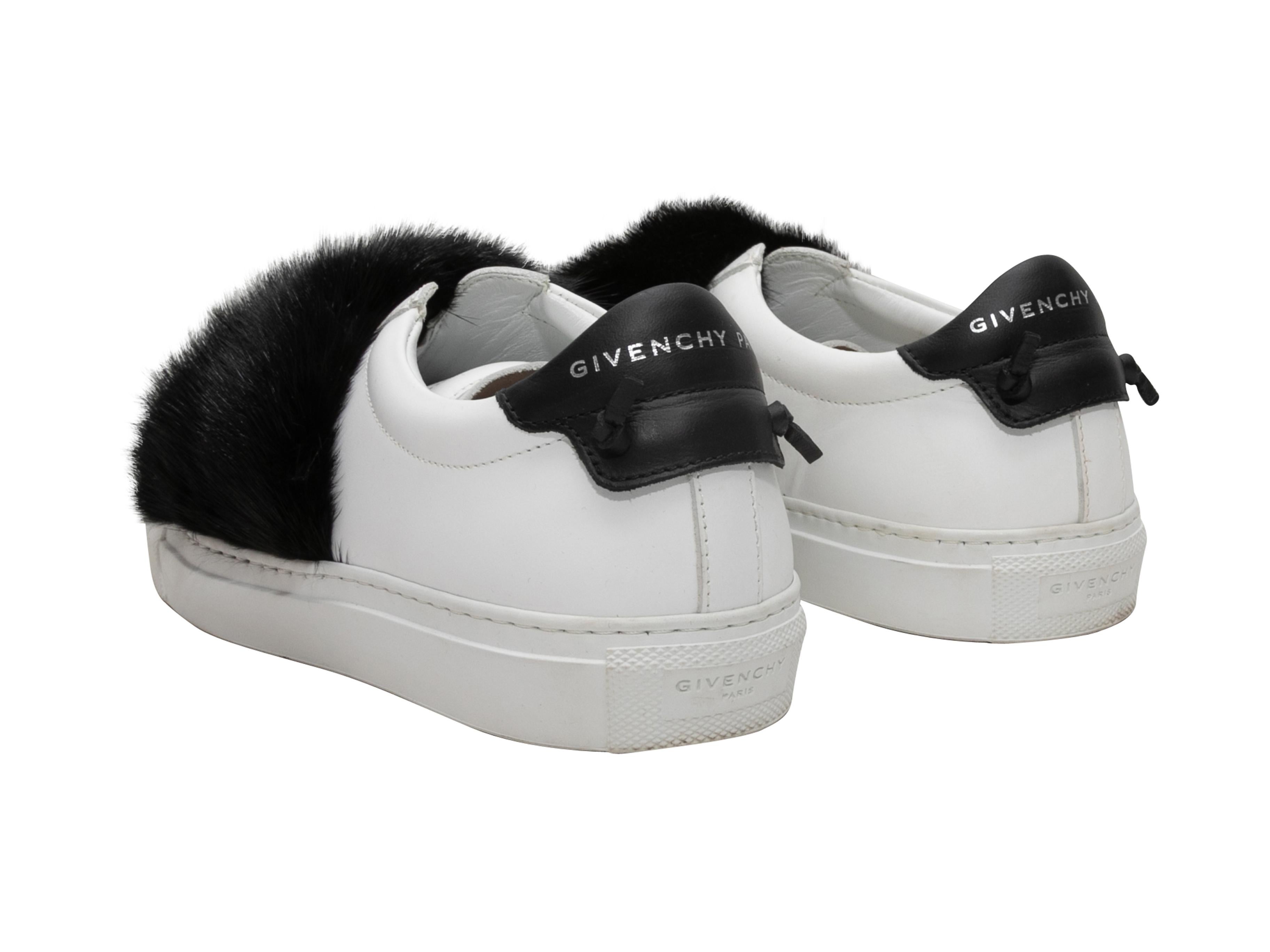 Weiße & schwarze Givenchy Low-Top-Turnschuhe mit Nerzbesatz in Weiß & Schwarz Größe 36 Damen im Angebot