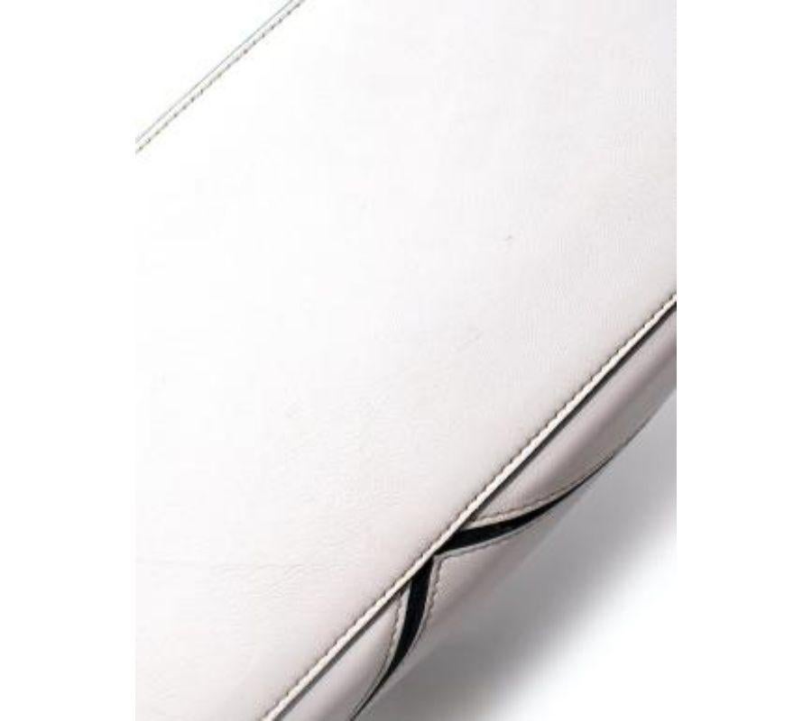 Givenchy Borsa Easy Tote in pelle bianca e nera in vendita 3