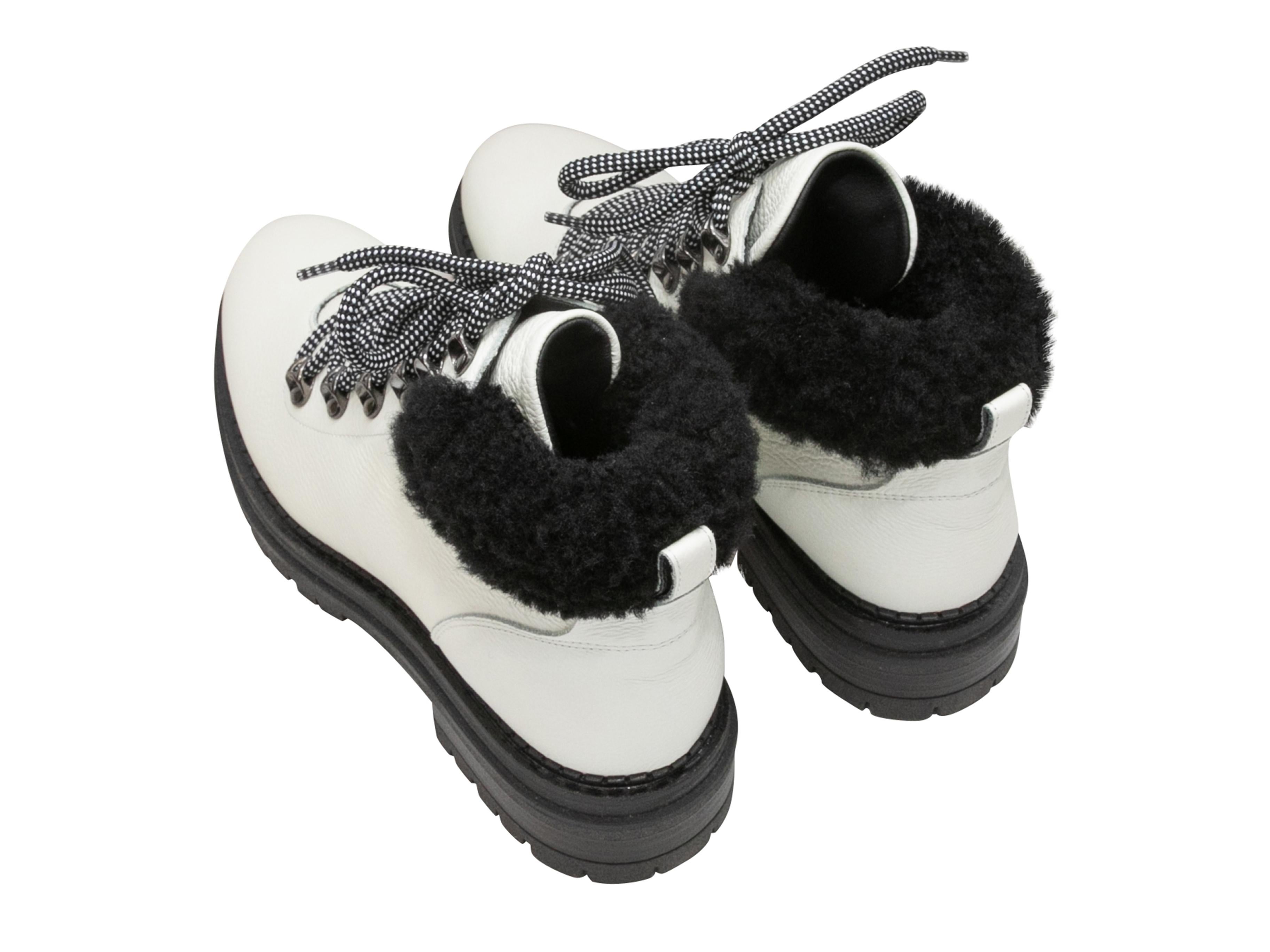 Botines con ribete de piel de oveja blancos y negros M.Gemi Talla 41 Gris en venta