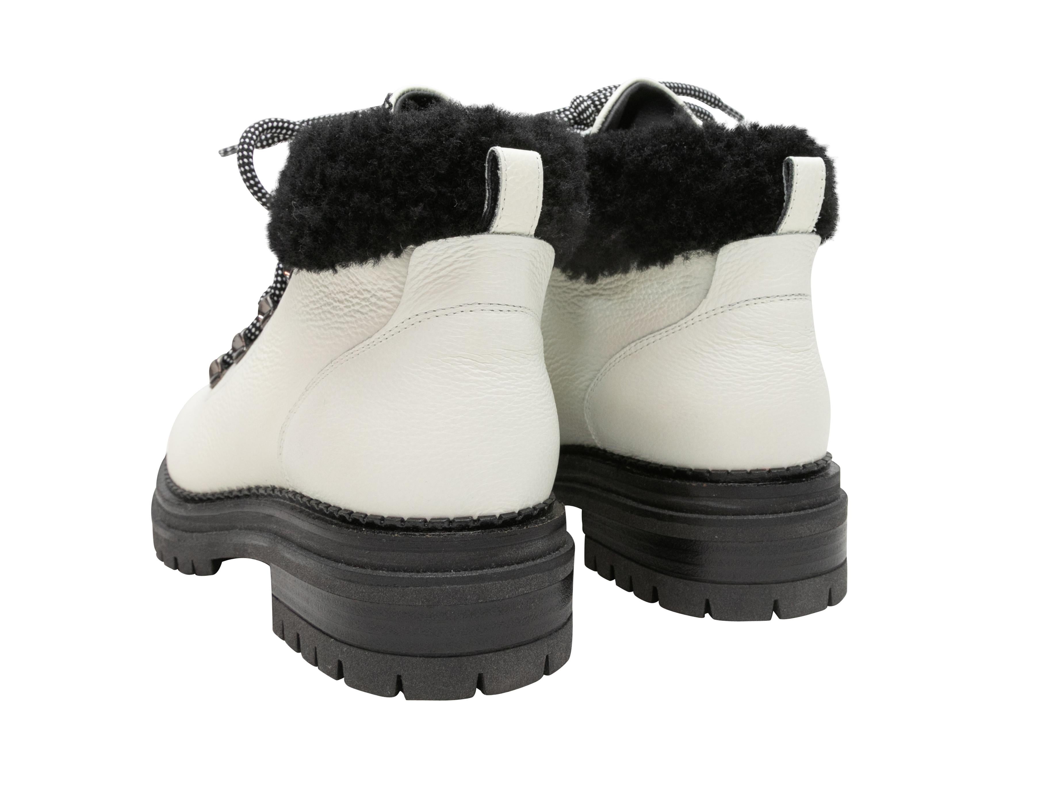 Botines con ribete de piel de oveja blancos y negros M.Gemi Talla 41 en Bueno estado para la venta en New York, NY
