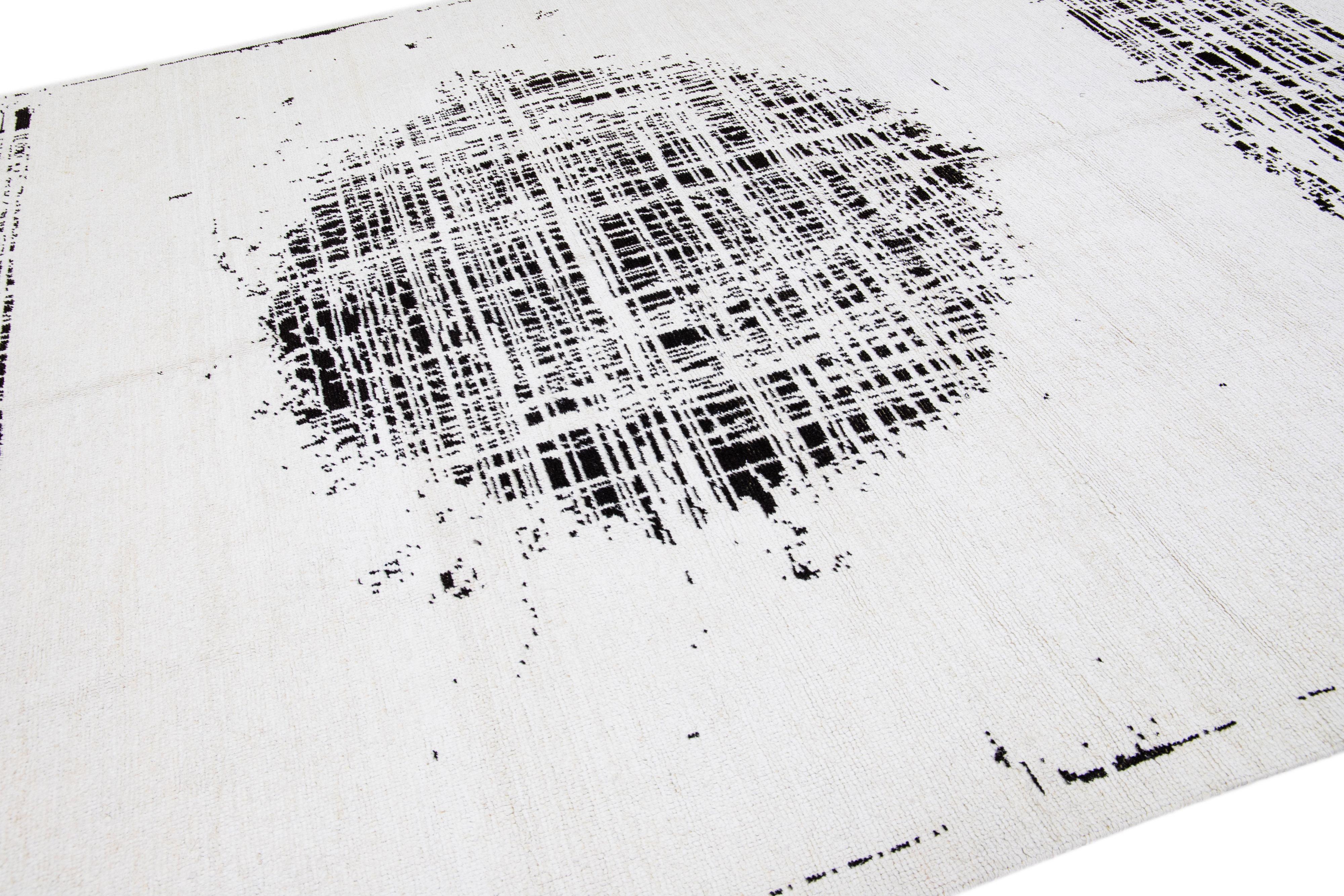 Alfombra de lana blanca y negra de estilo marroquí moderno con diseño abstracto minimalista Indio en venta