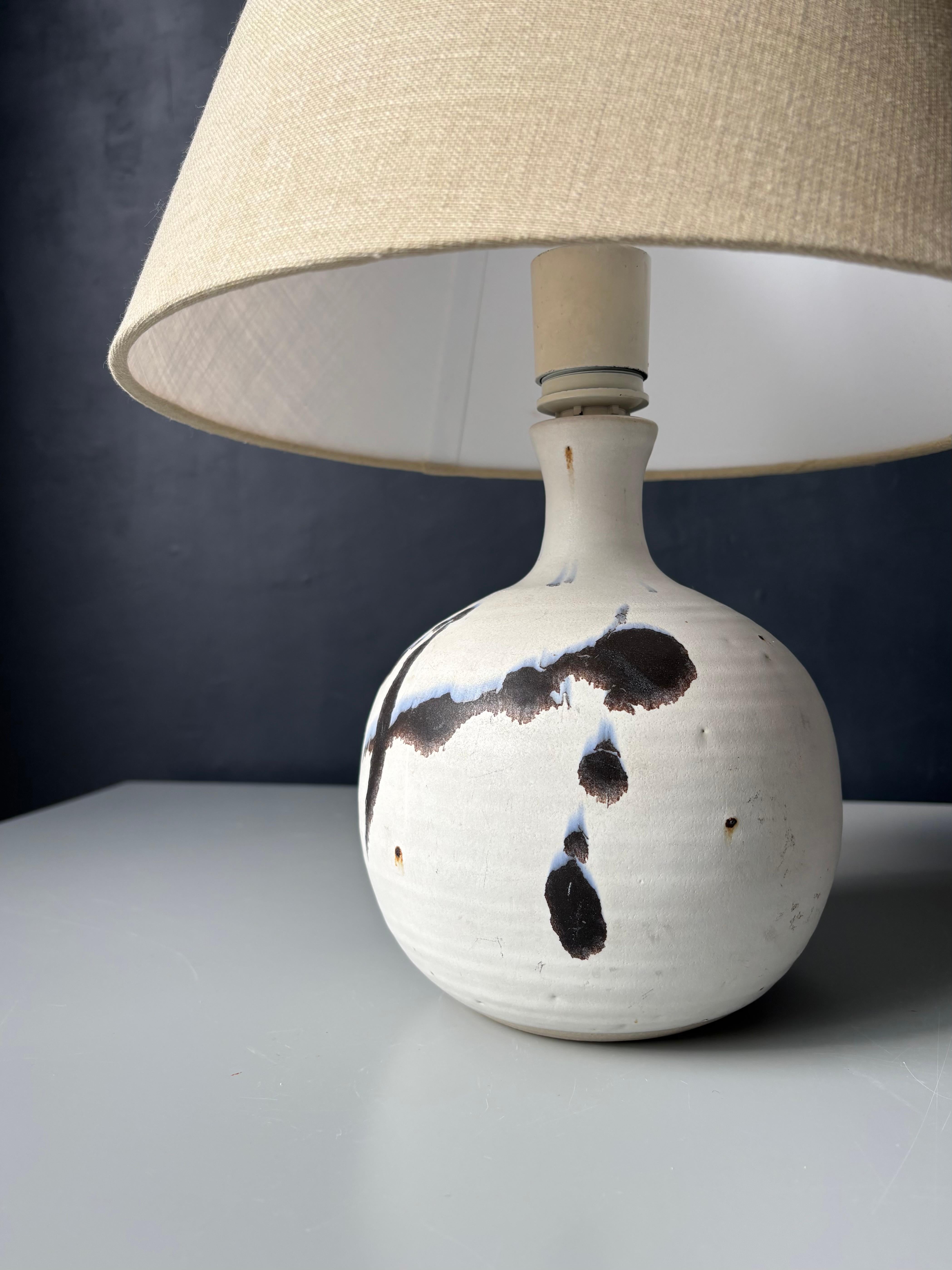 Danois Lampe moderne danoise à éclats blancs et noirs de Karsten Nielsen, années 1980 en vente