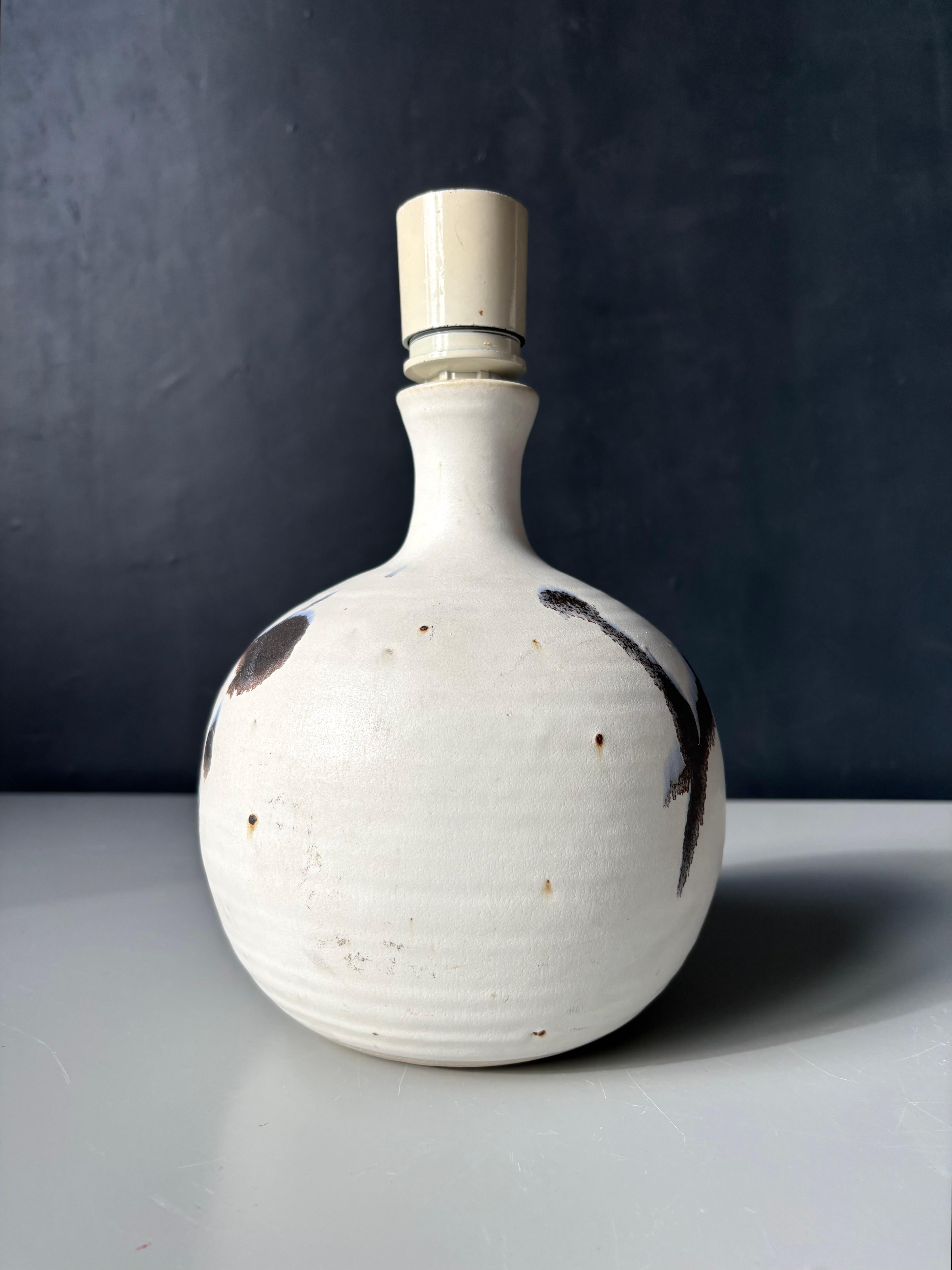 Lampe moderne danoise à éclats blancs et noirs de Karsten Nielsen, années 1980 Bon état - En vente à Copenhagen, DK