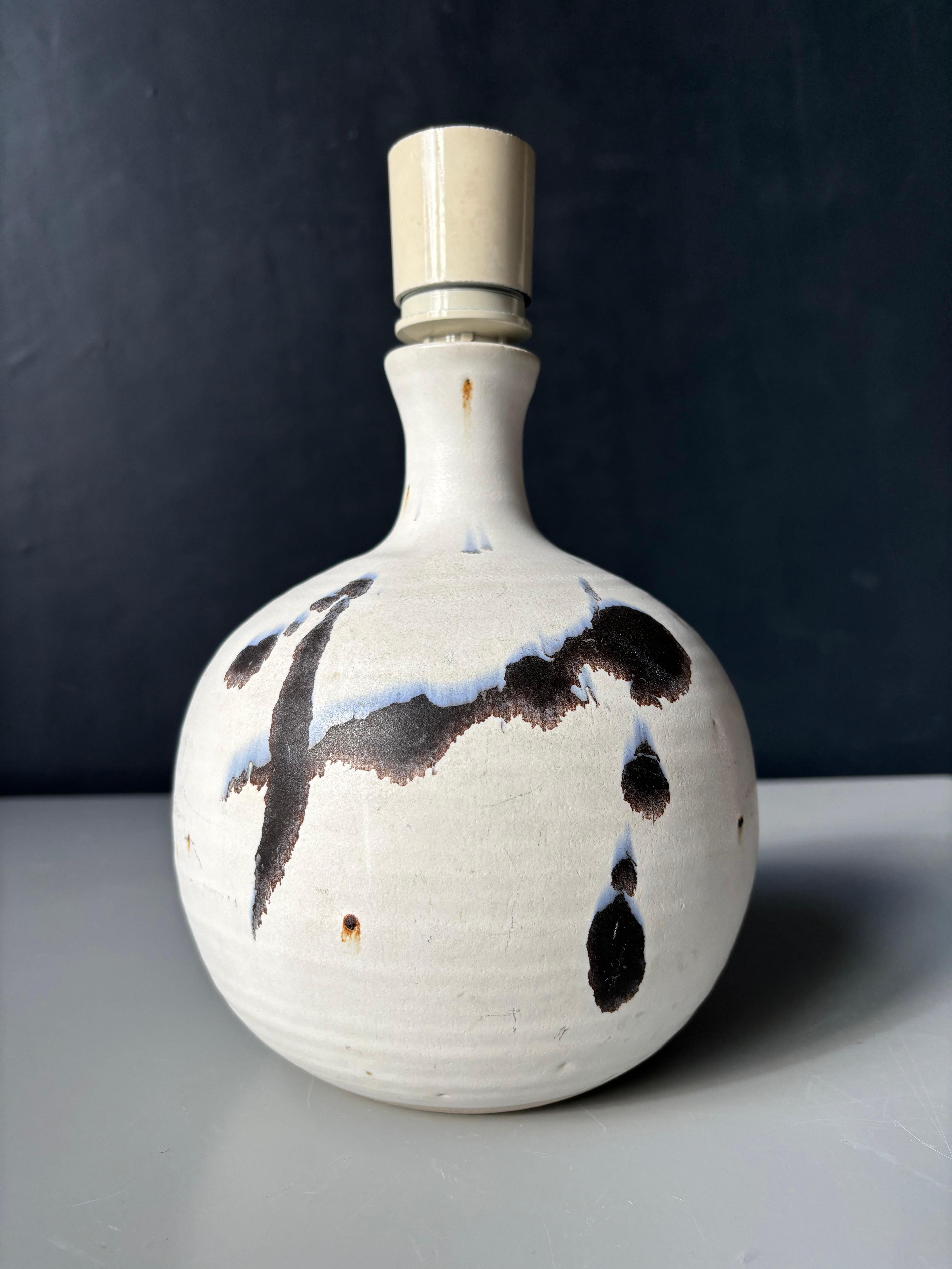 20ième siècle Lampe moderne danoise à éclats blancs et noirs de Karsten Nielsen, années 1980 en vente