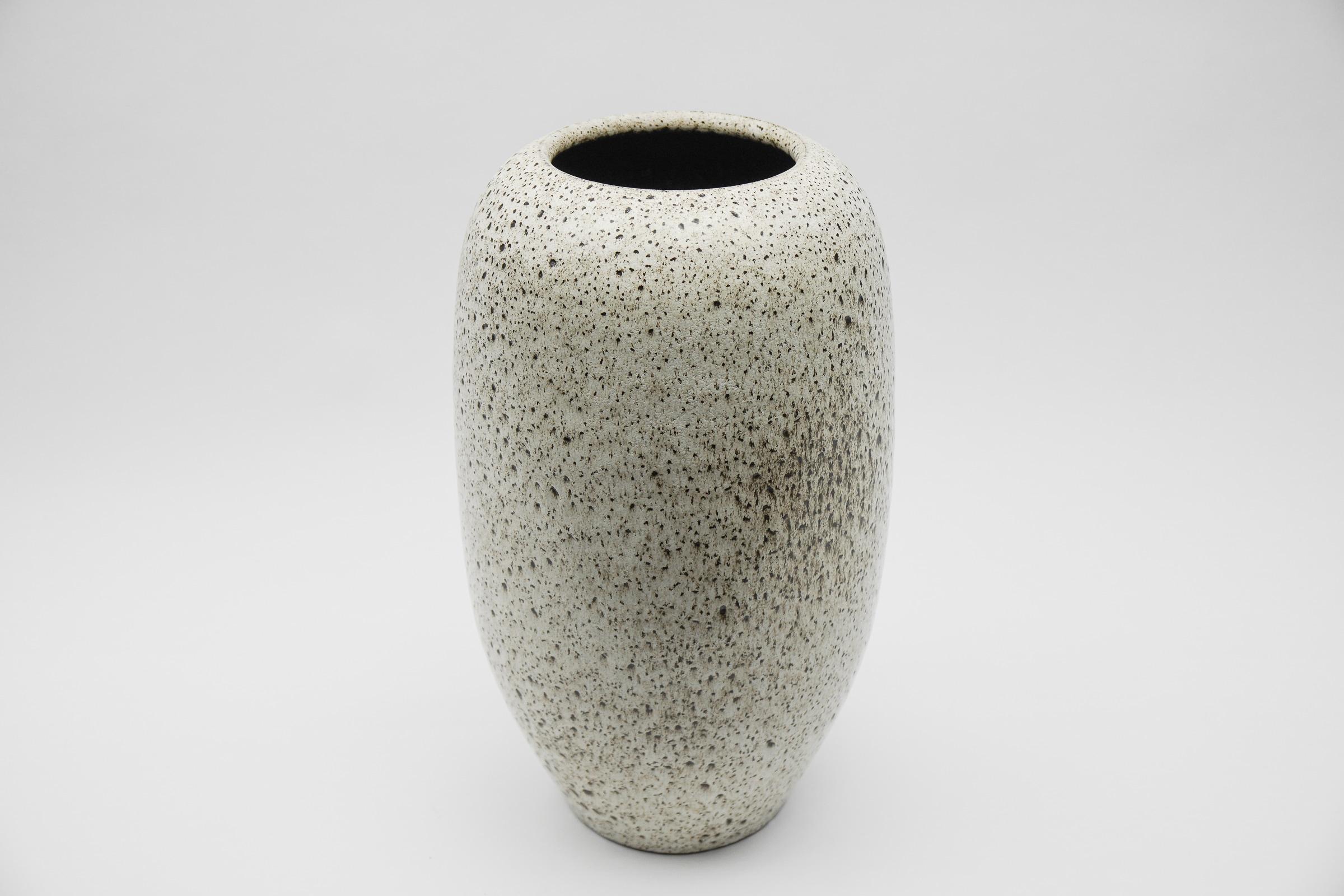 Mid-Century Modern White & Black Studio Ceramic Floor Vase by Wilhelm & Elly Kuch, 1960s, Germany For Sale