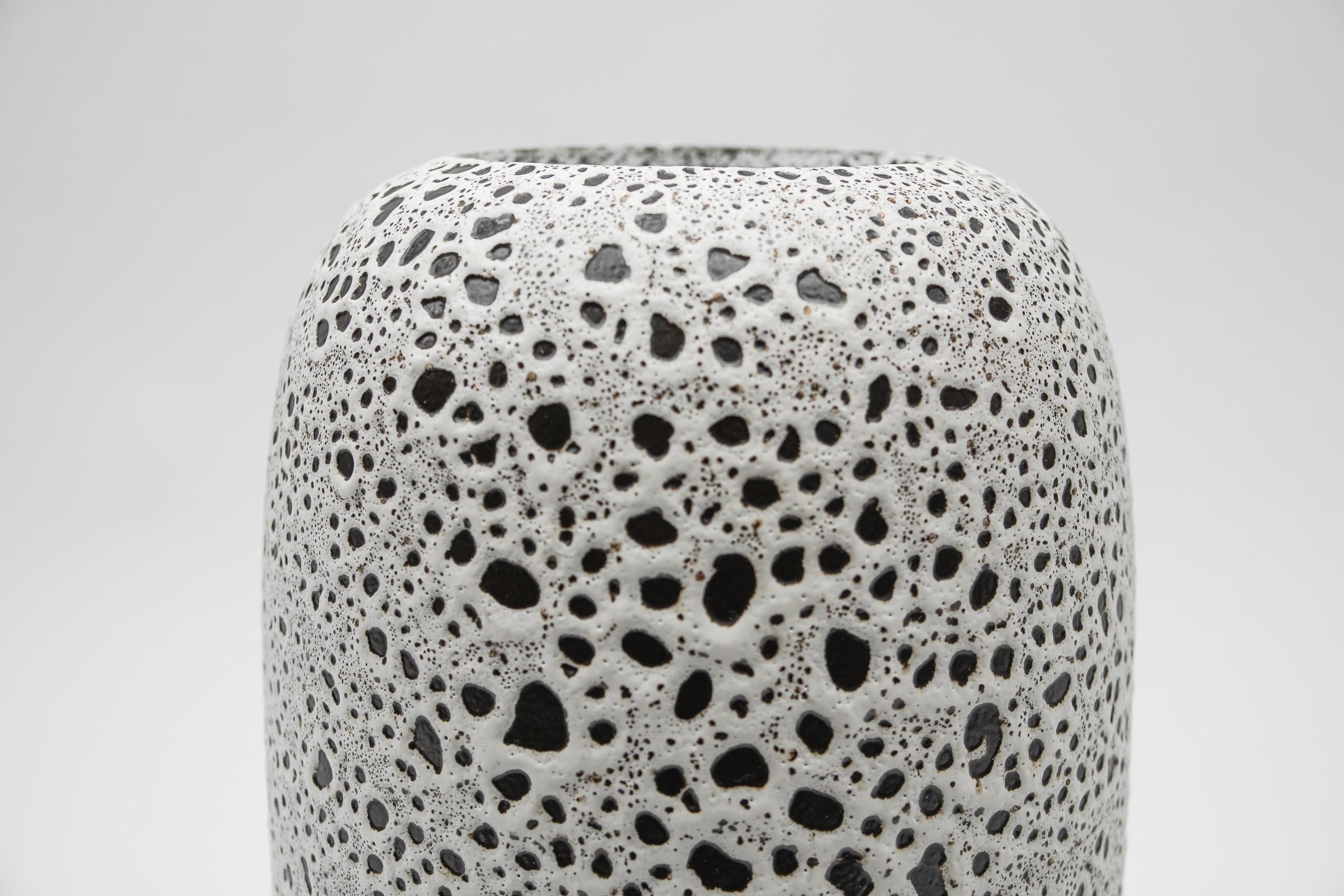 Mid-20th Century White & Black Studio Ceramic Vase by Wilhelm & Elly Kuch, 1960s, Germany For Sale