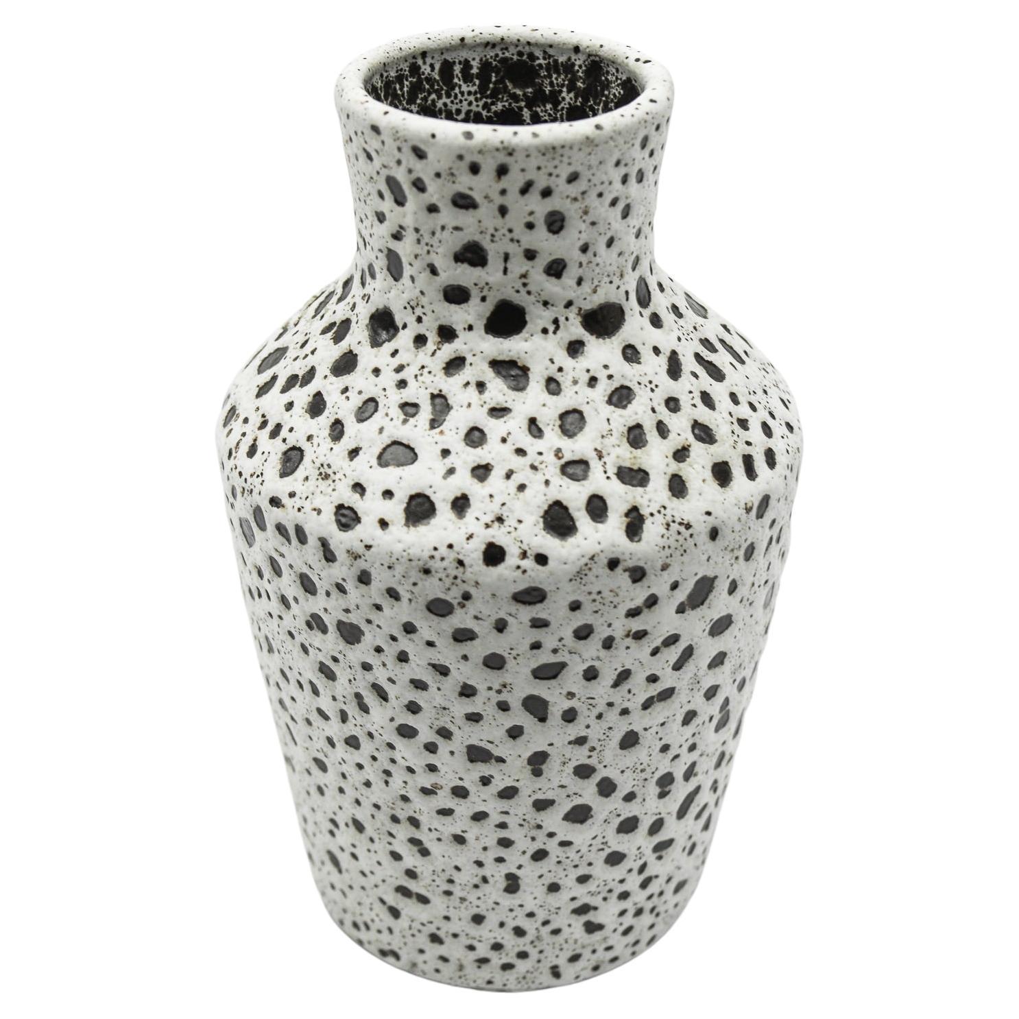 Weiß-schwarze Studio-Keramikvase in Weiß von Wilhelm & Elly Kuch, 1960er Jahre, Deutschland