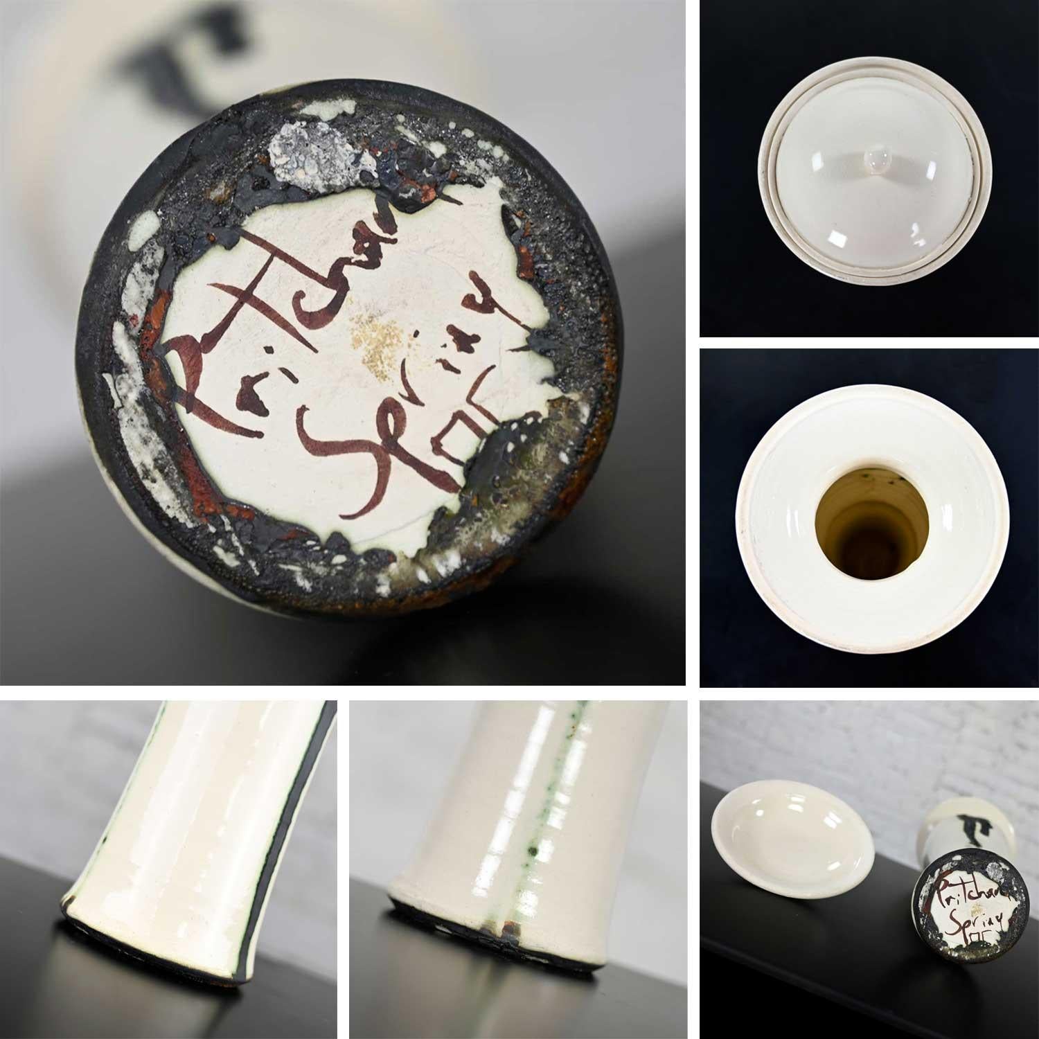 Vase à couvercle en céramique blanc et noir avec accents verts signé Pritchard Spring 75 en vente 5
