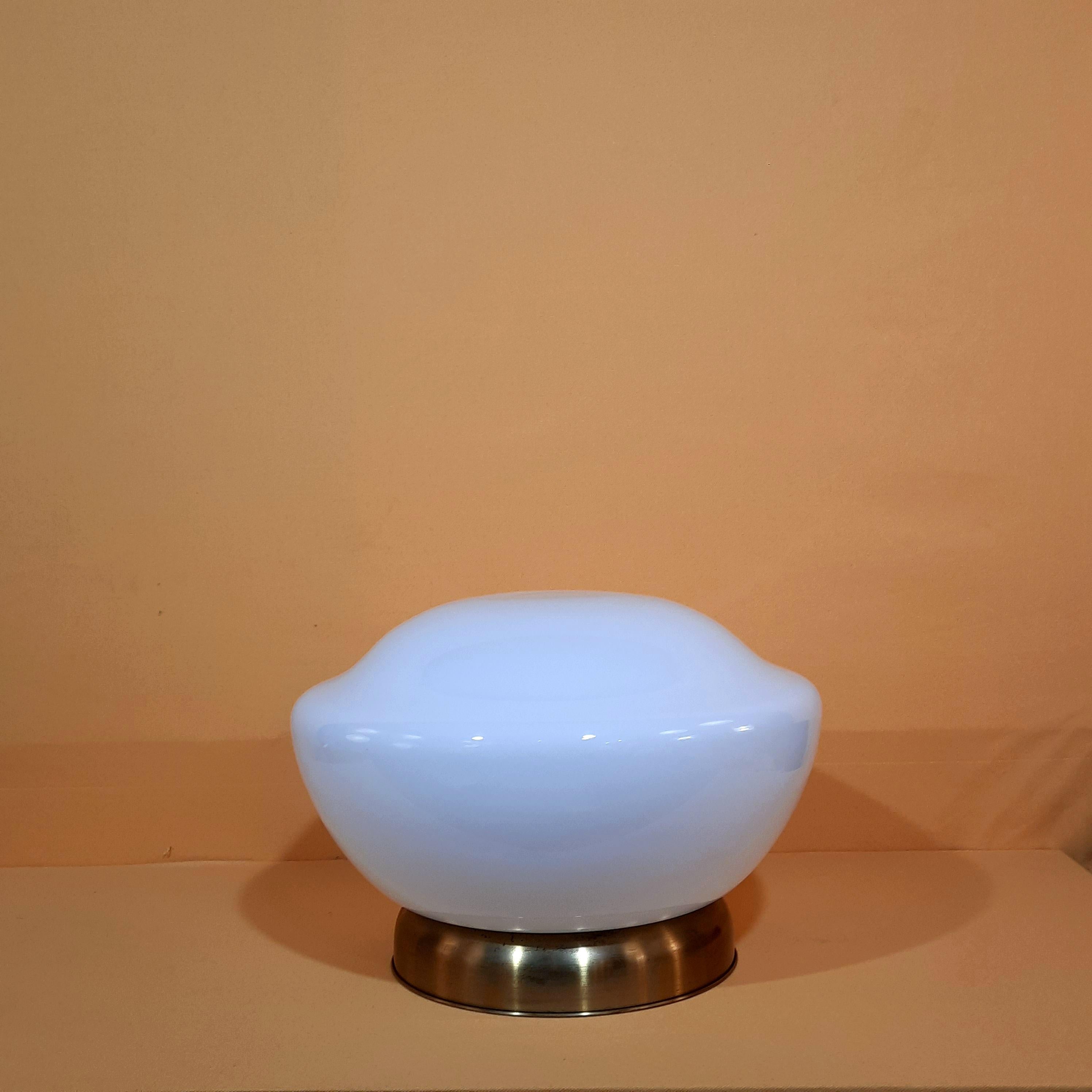 White blown murano opaline, italian table lamp, 1970  In Good Condition For Sale In Saint-Ouen-sur-Seine, FR
