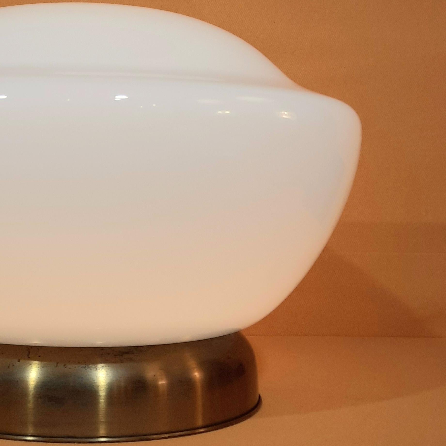 White blown murano opaline, italian table lamp, 1970  For Sale 1