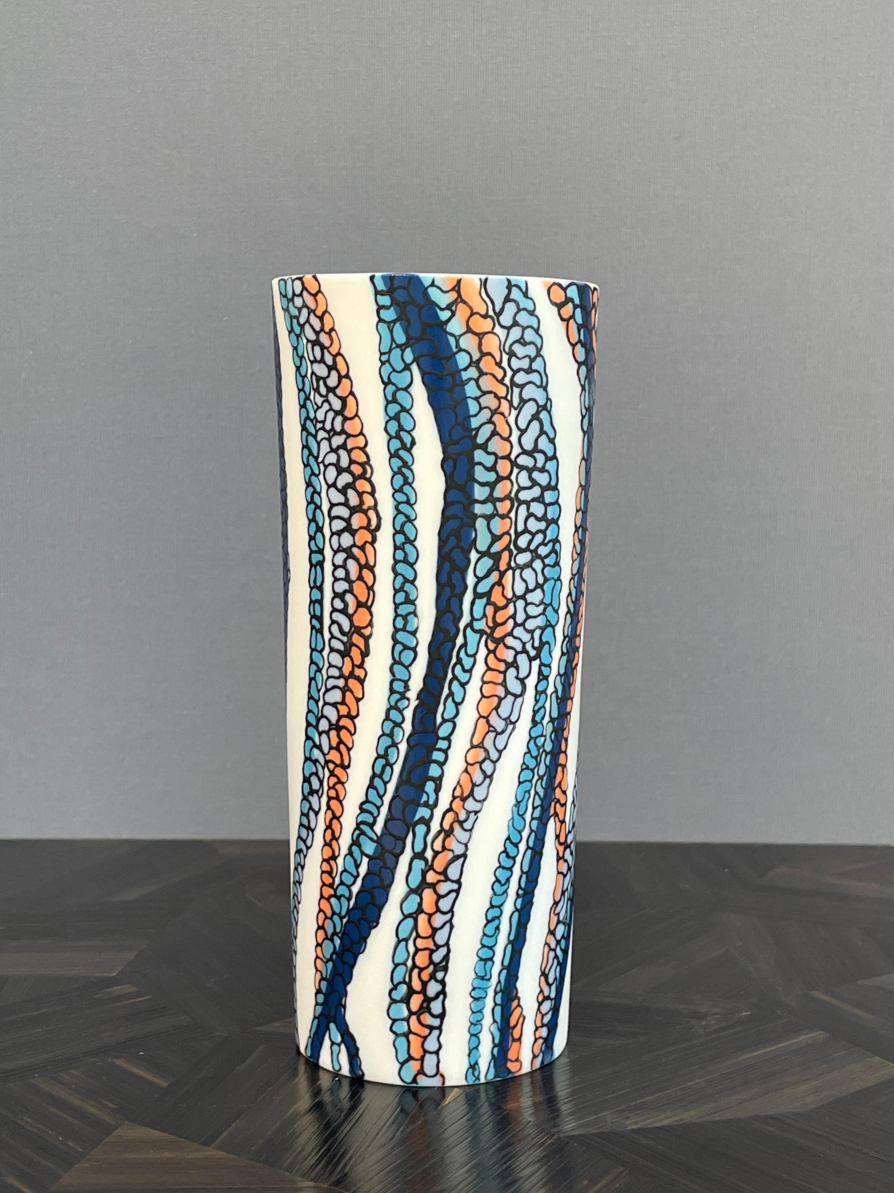 Vase en porcelaine blanc, bleu et orange fait à la main, contemporain unique, XXIe siècle en vente 5