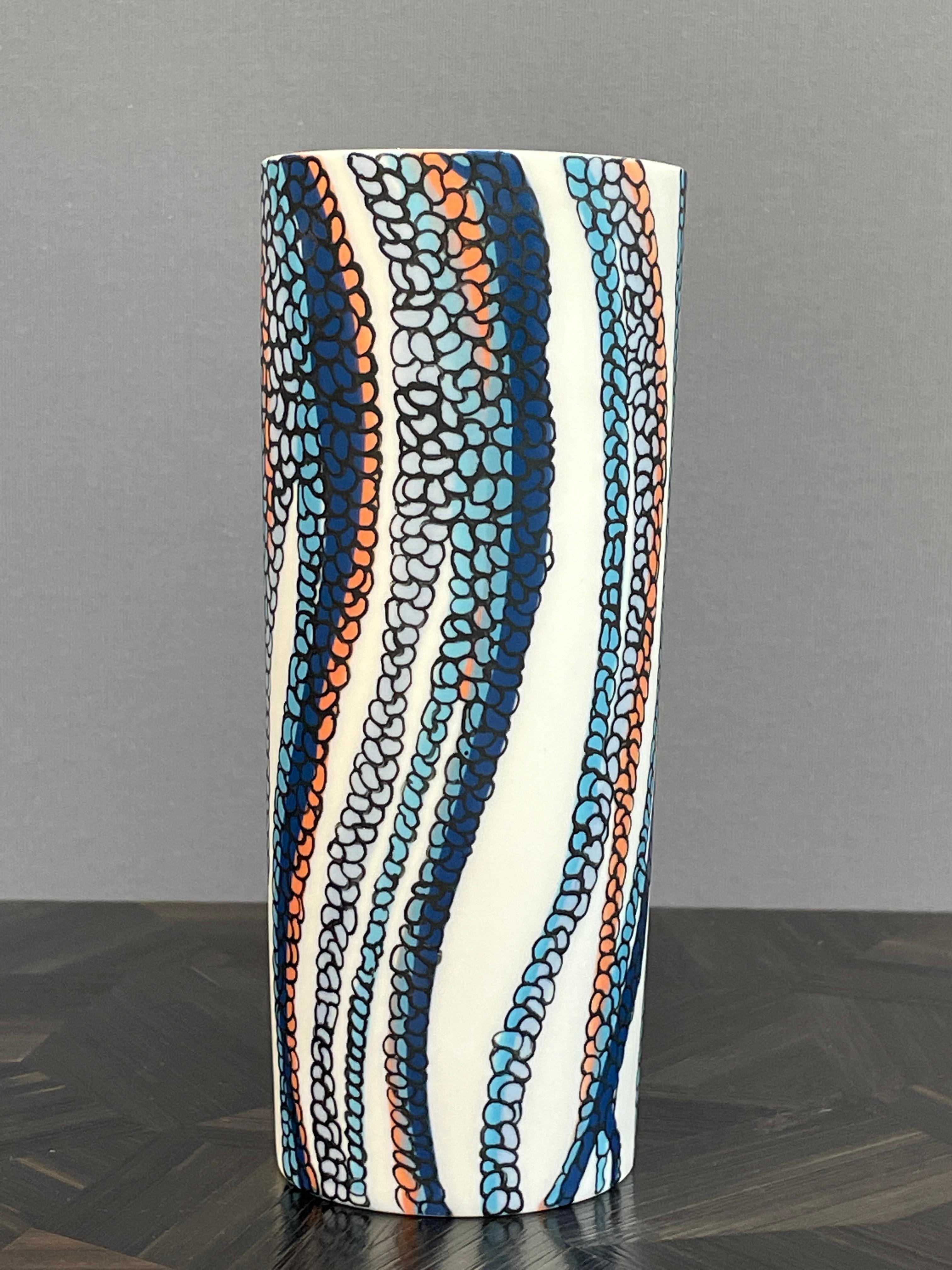 Vase en porcelaine blanc, bleu et orange fait à la main, contemporain unique, XXIe siècle en vente 7