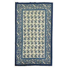 Tapis chinois bleu blanc et blanc