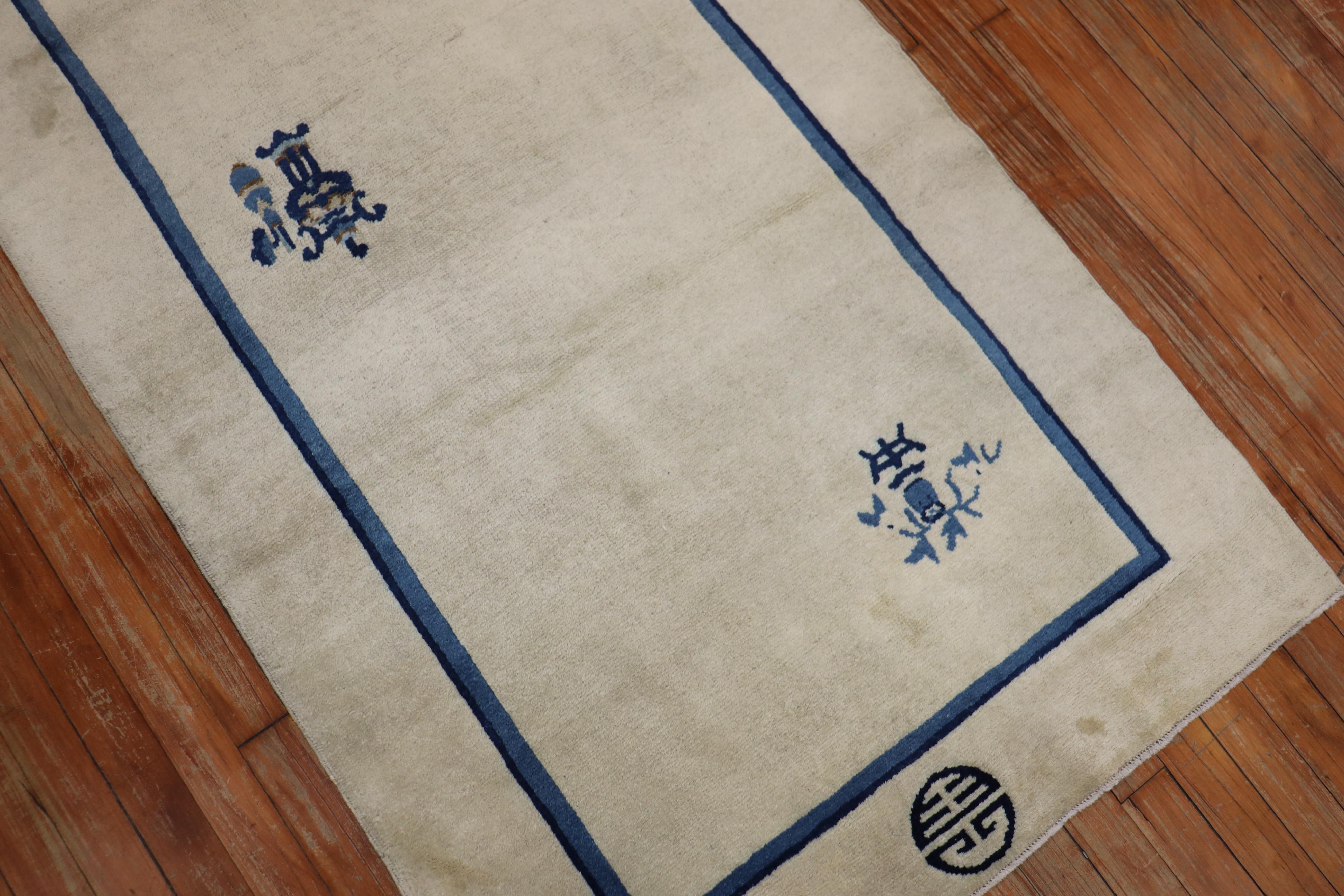 Laine Tapis oriental chinois ancien du début du 20e siècle de couleur blanche et bleue