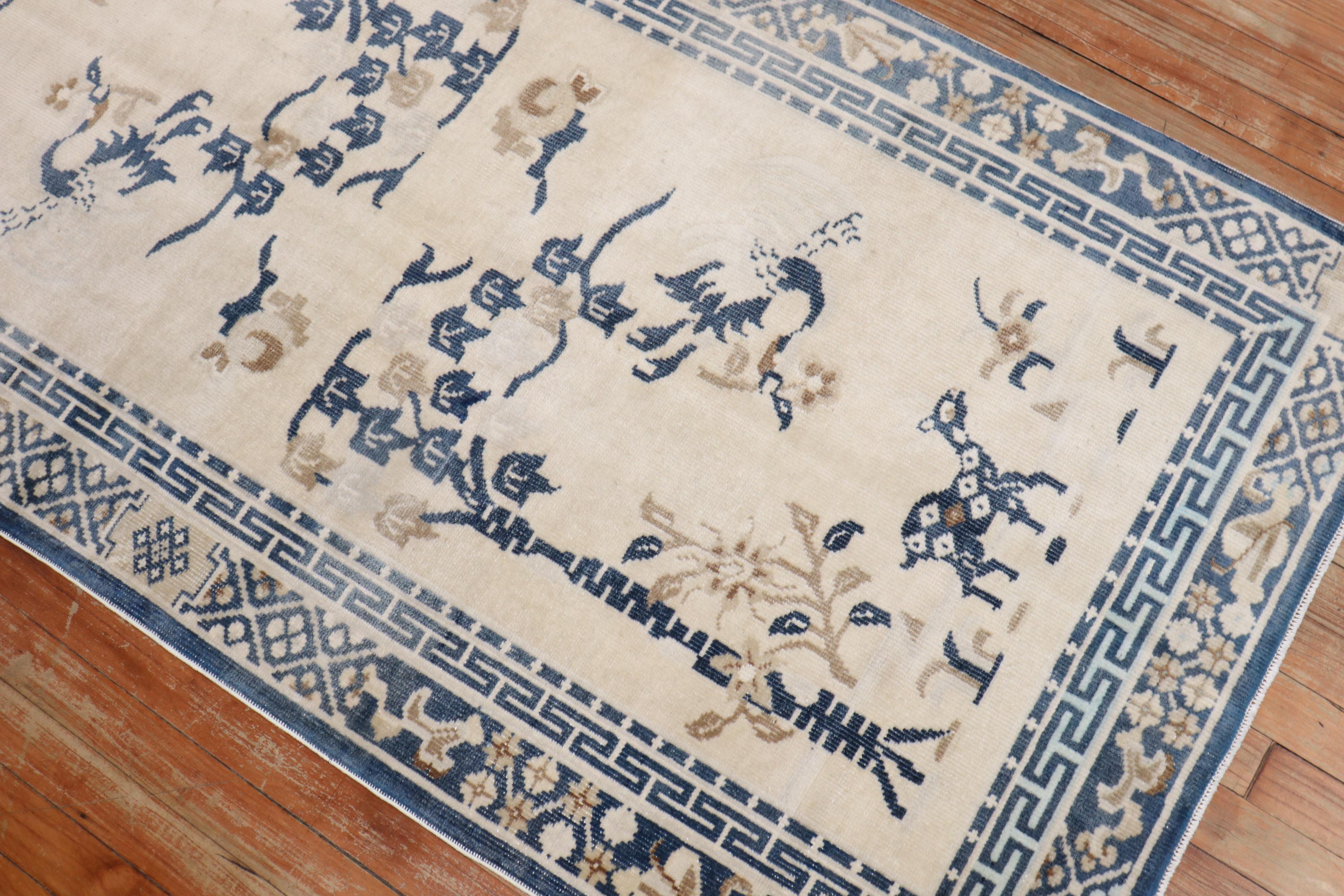 White Blue Color Pictorial Antique Chinese Oriental Rug In Good Condition For Sale In New York, NY