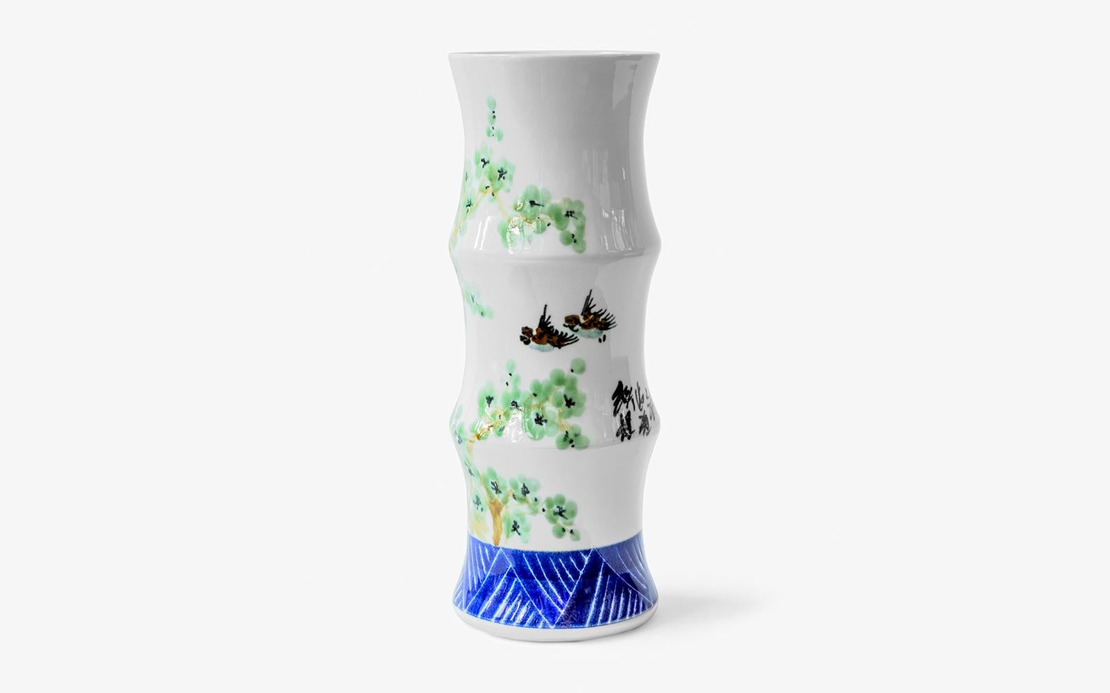 -Imported Chinese porcelain
-A unique hand made vase 
-Individually produced in traditional Chinese porcelain techniques
-Hand painted signed
-It is a beautiful object for home decor, table decor.
-Flower stand
-Collectable object.
 