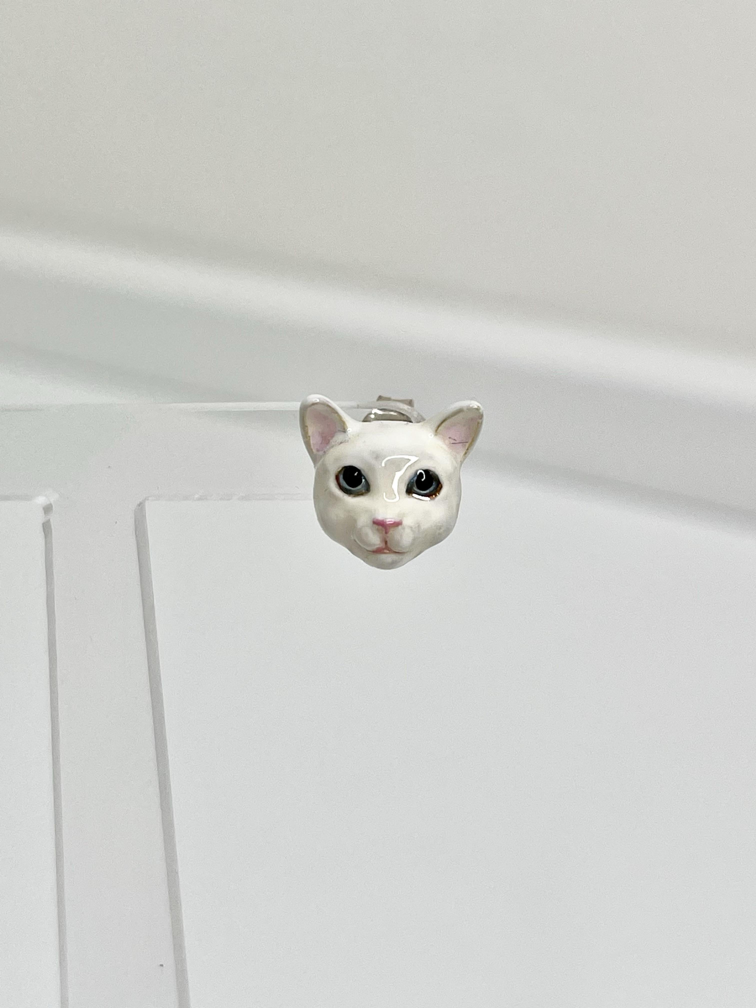 White Blue Eyes Cat Sterling Silver 925 Stud Earrings  In New Condition For Sale In Milano, IT