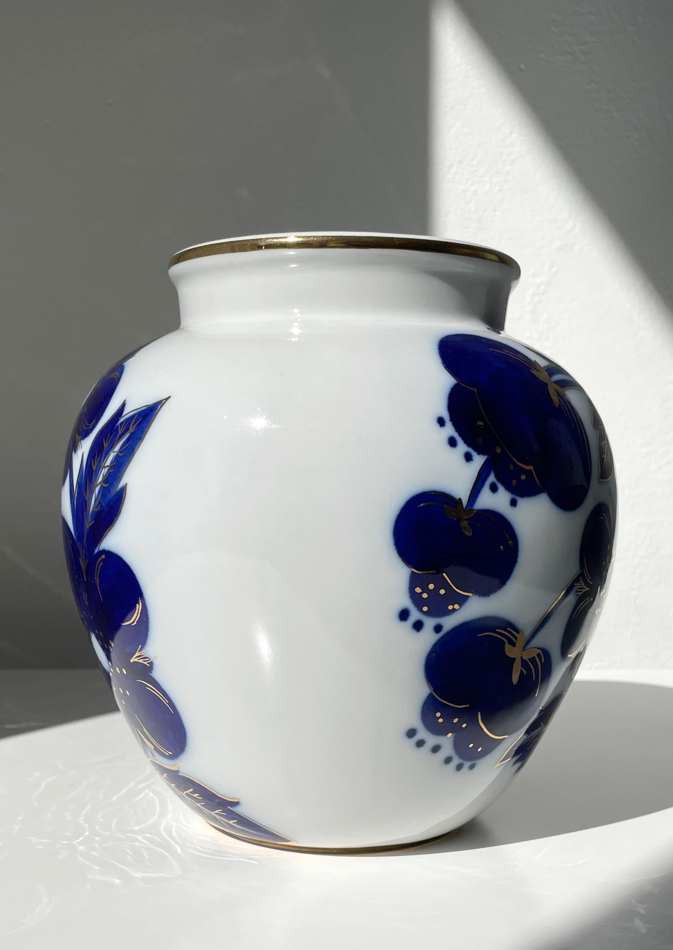 Smaltato Grande vaso Lomonosov Porcelain in oro 22 carati, decorazione cobalto, URSS - 2 disponibili in vendita