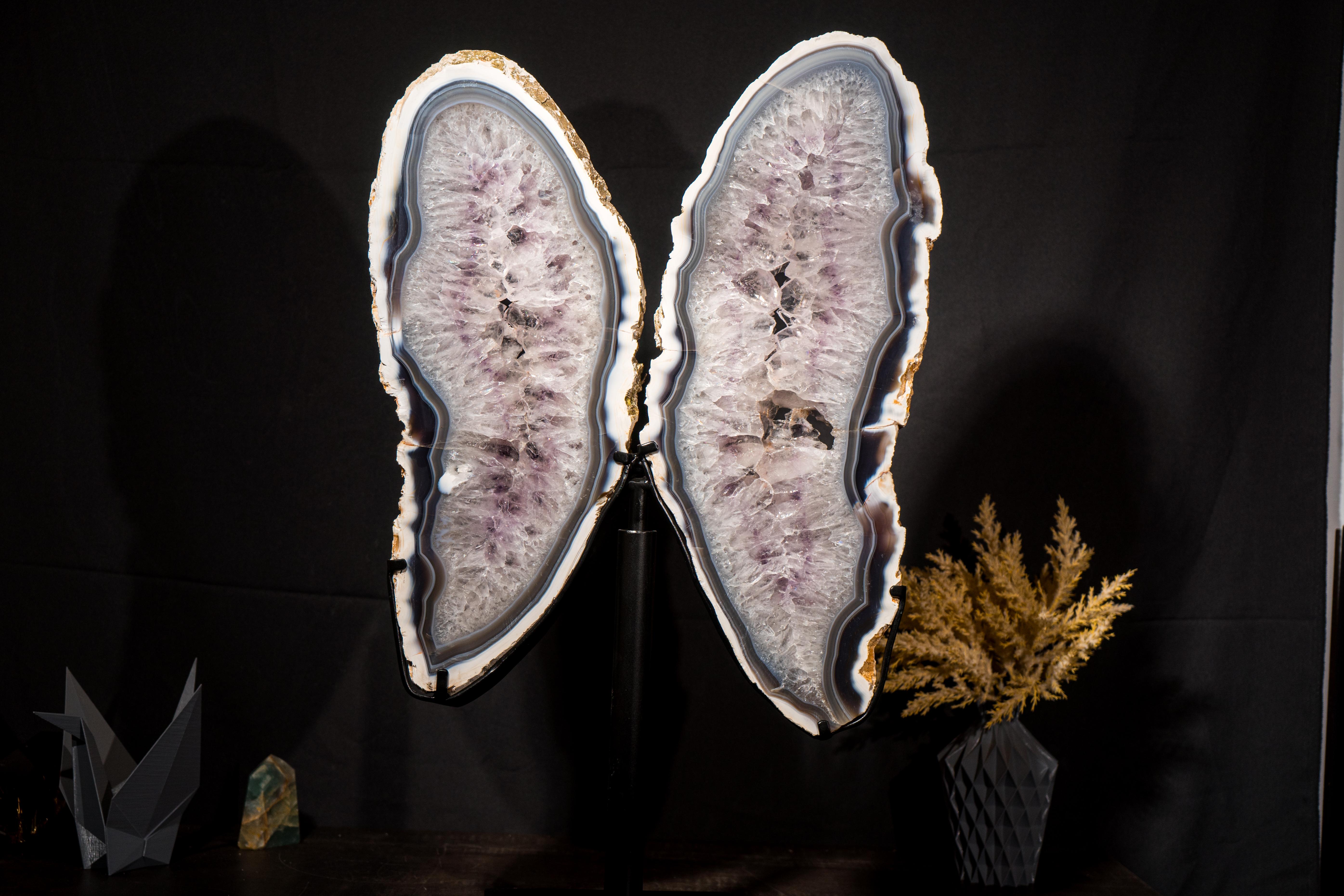 Cristallo Geode con ali di farfalla in agata bianca e blu in vendita