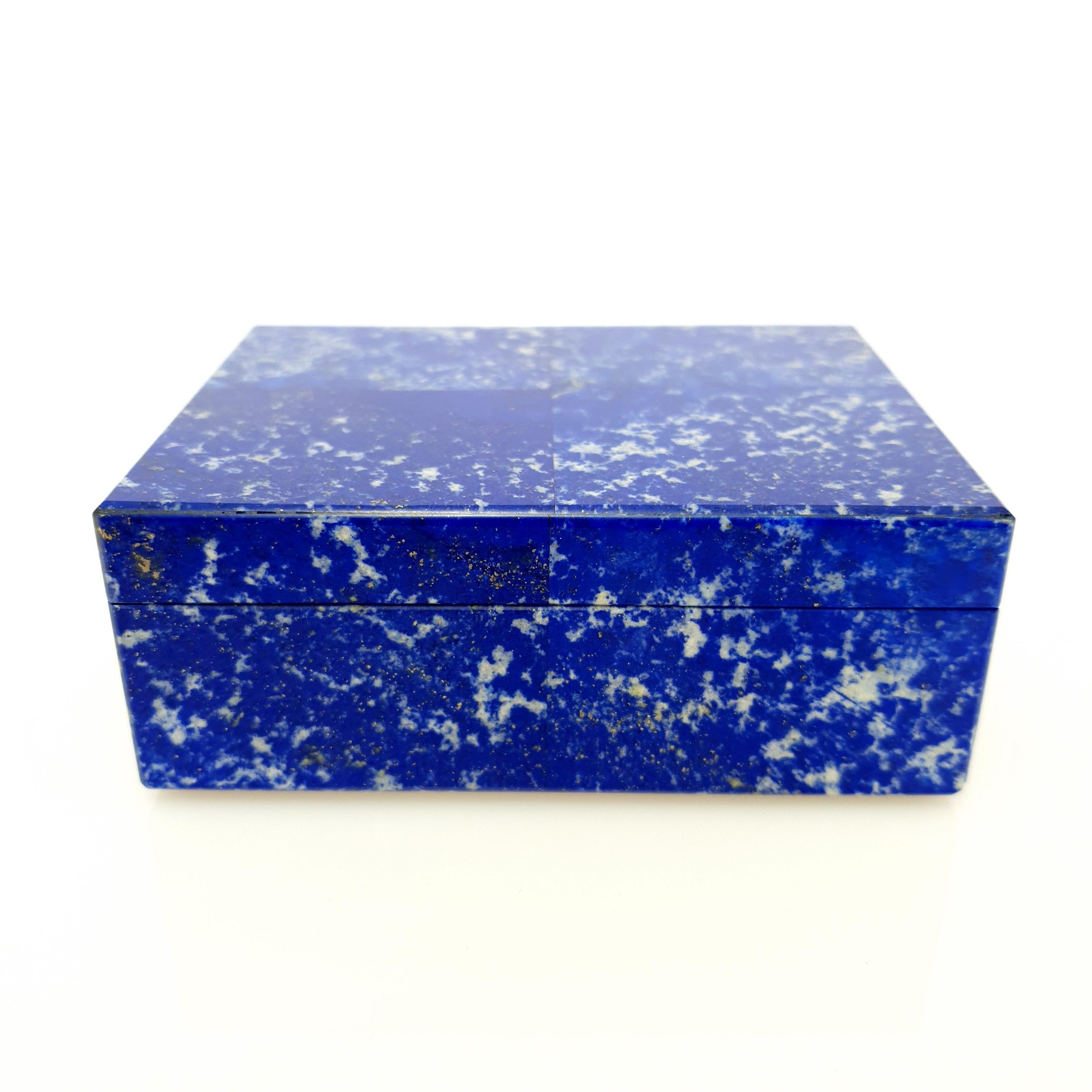 A handmade Natural White Blue Lapis Decorative Jewelery Box.
The pattern looks like an artful painting of nature.
The Inlay is made out of natural black Marble.
It's a great piece for decoration on a desk, vanity, or even as a special gift.