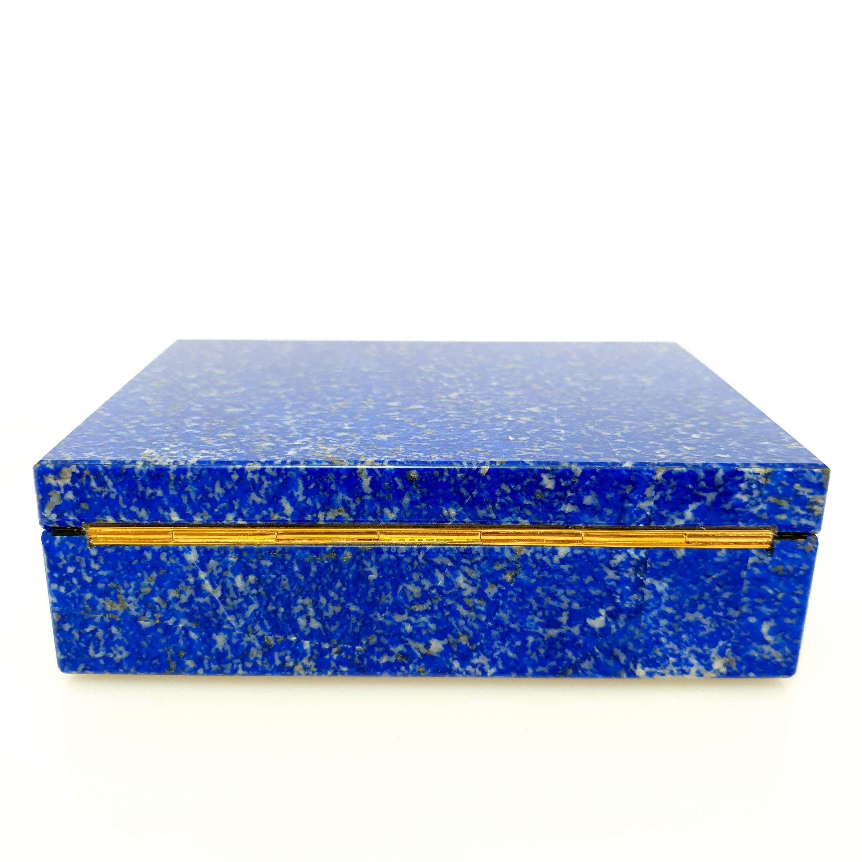 Dekorative Lapislazuli-Edelsteinschachtel mit schwarzer Marmorintarsien-Schmuckkästchen in Weiß und Blau im Angebot 1